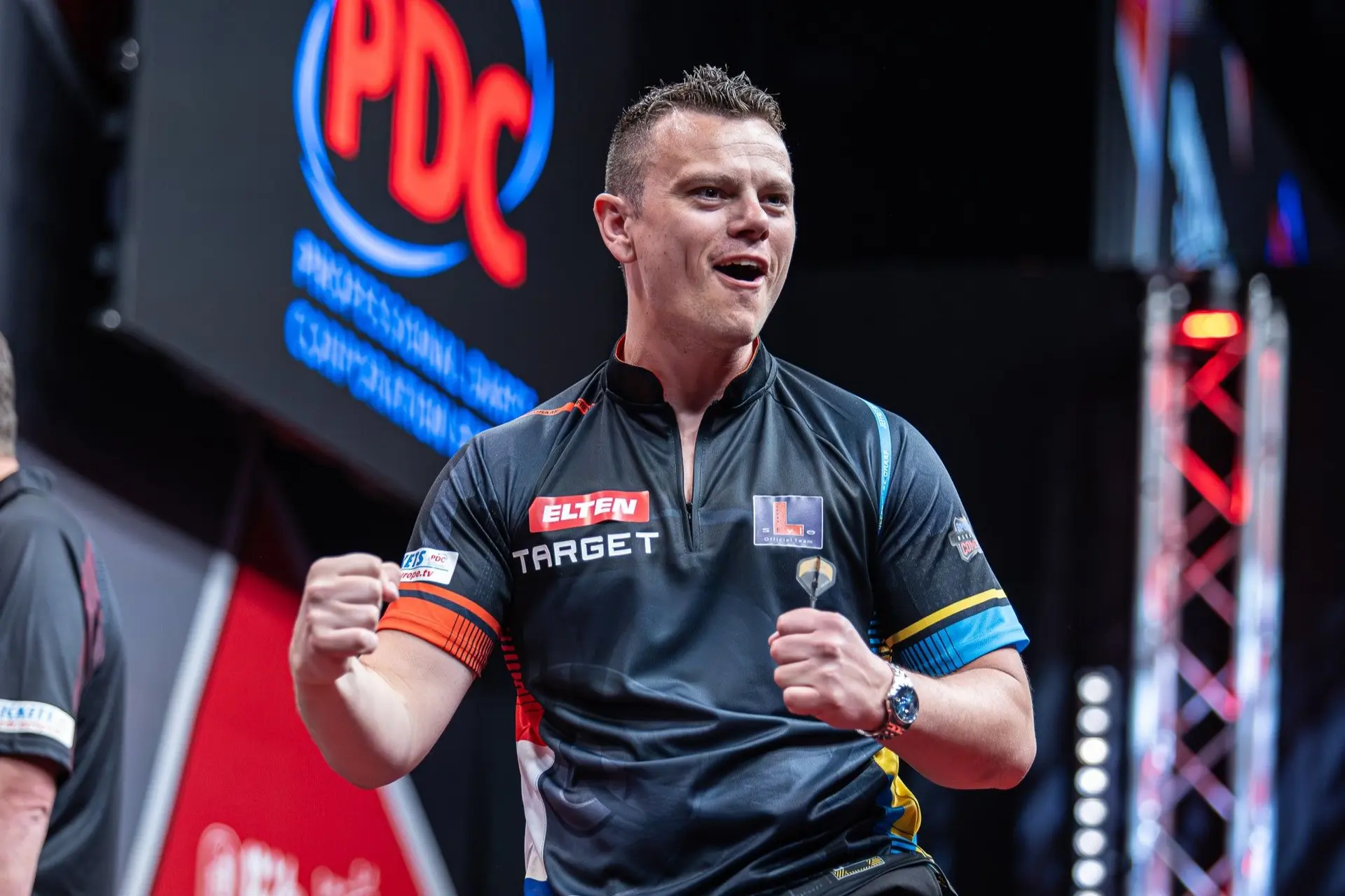 Jeffrey de Graaf en Marvin van Velzen winnen voor eigen publiek op Dutch Darts Championship