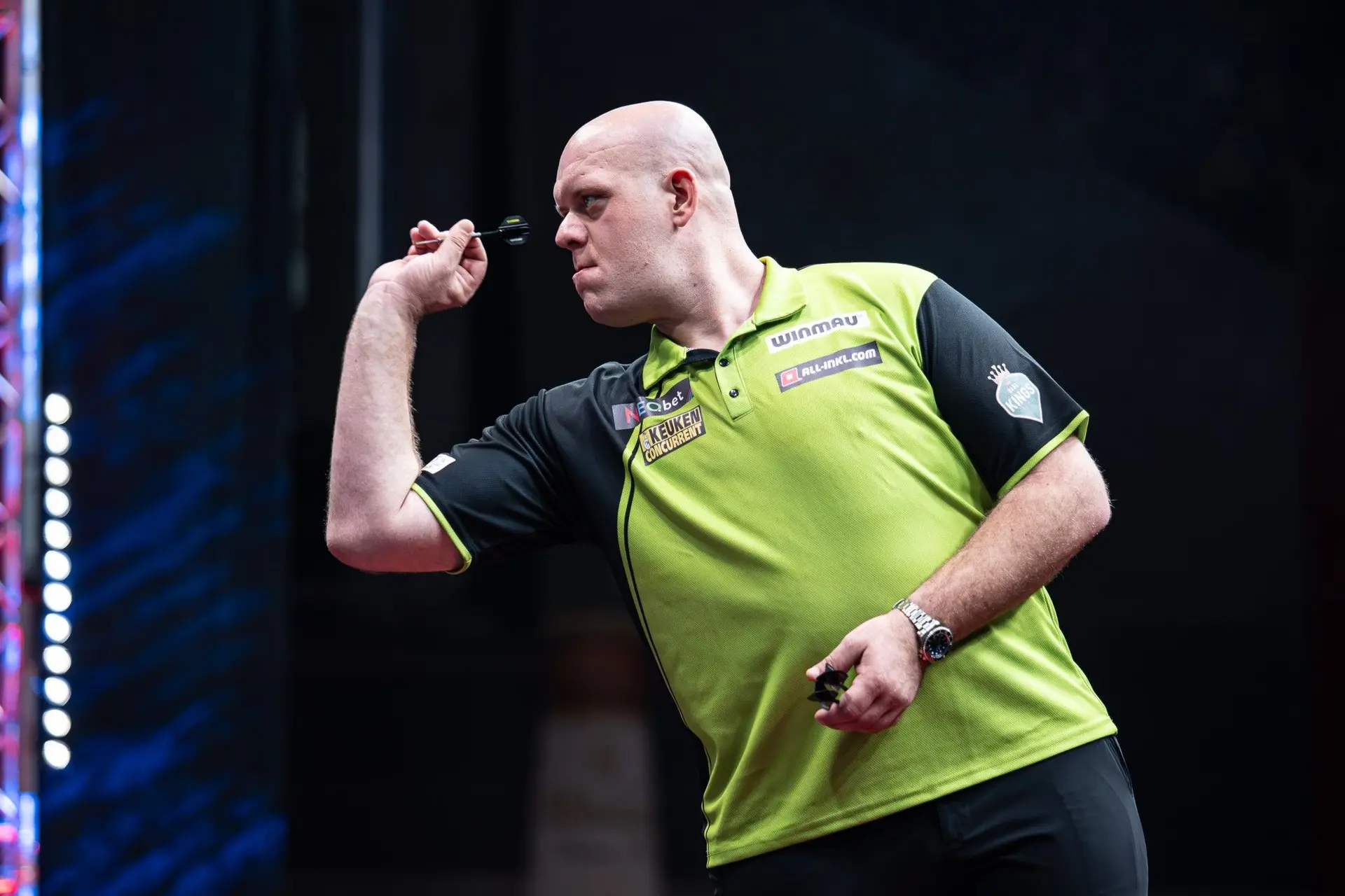 Michael van Gerwen onderuit tegen Ryan Searle in Leverkusen; Stephen Bunting imponeert met gemiddelde van 117