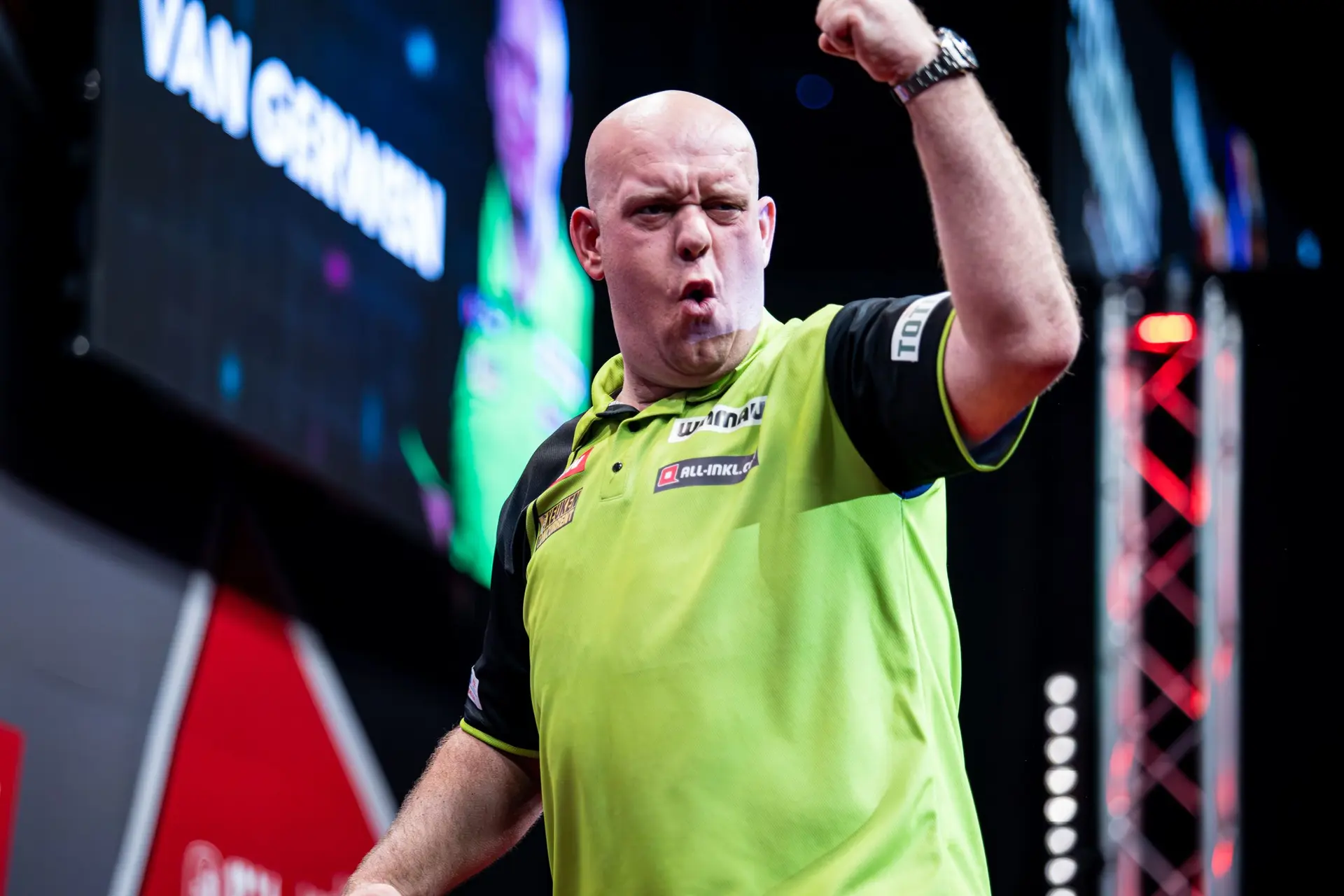 "Als je het niet wilt doen, dan is het tijd om met pensioen te gaan" - Michael van Gerwen wil zich tussen Luke Humphries en Luke Littler mengen