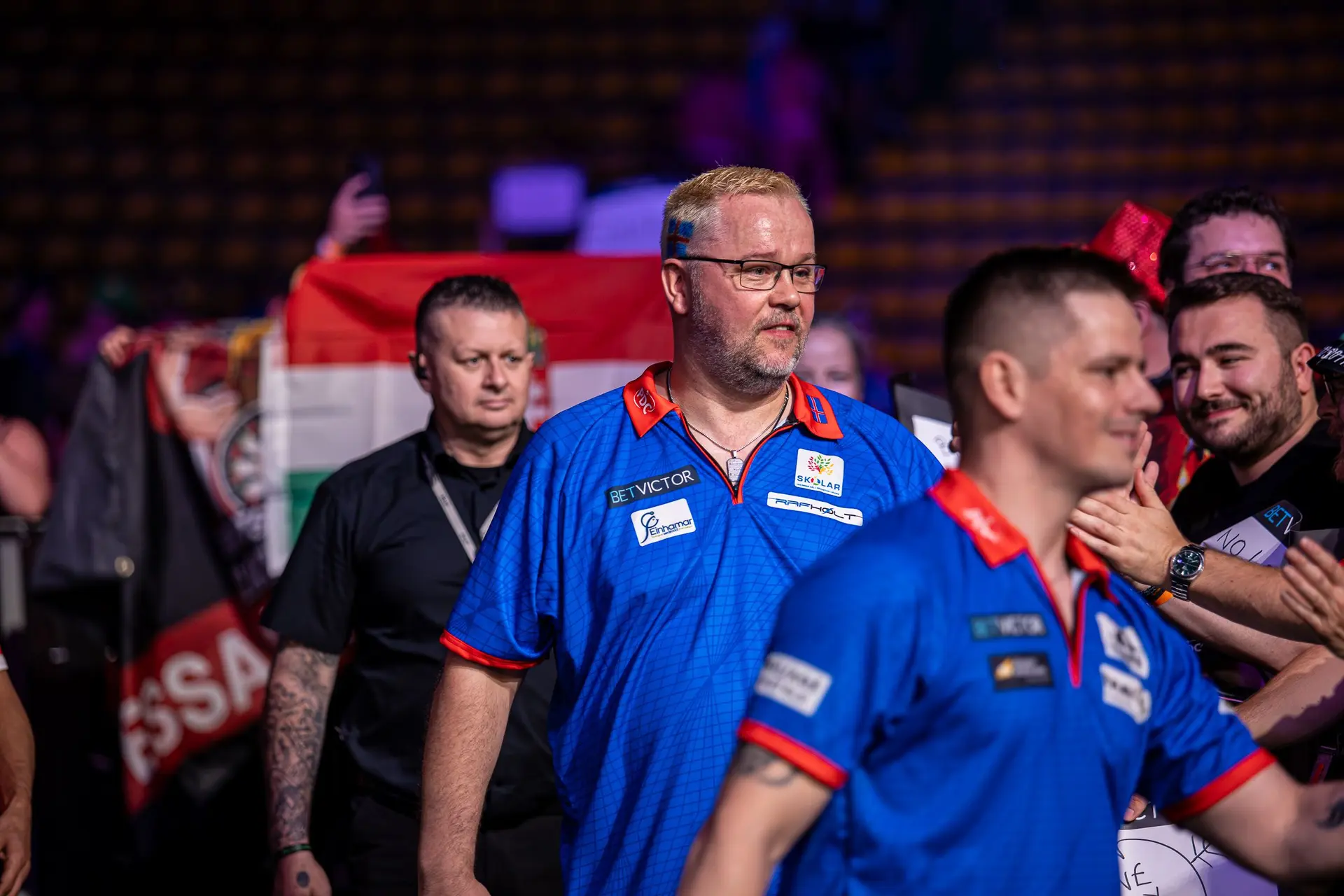 IJsland wint voor het eerst een wedstrijd op World Cup of Darts; zwaarbevochten zege voor Canada