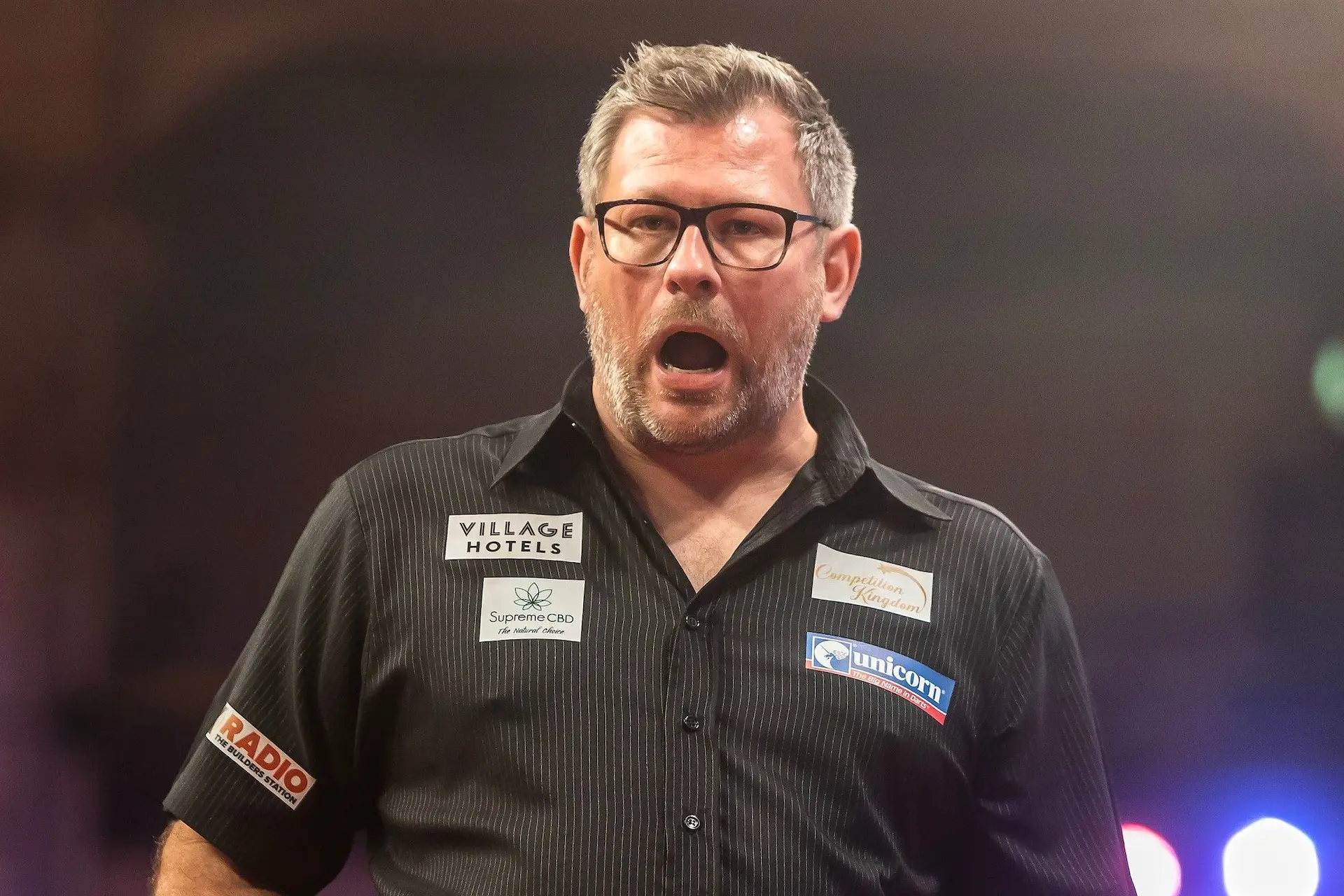 James Wade ergert zich aan voorkeursbehandeling voor topspelers: ''Ik verdien het liever zelf dan dat ik het aangereikt krijg''