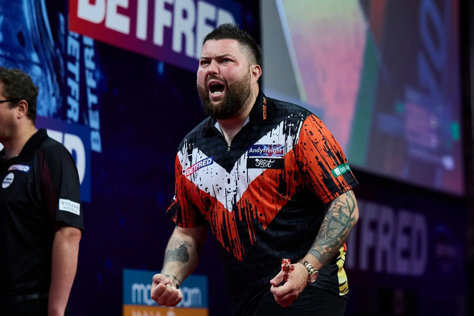 Michael Smith wint Engelse krachtmeting en wordt tegenstander van Michael van Gerwen op World Matchplay