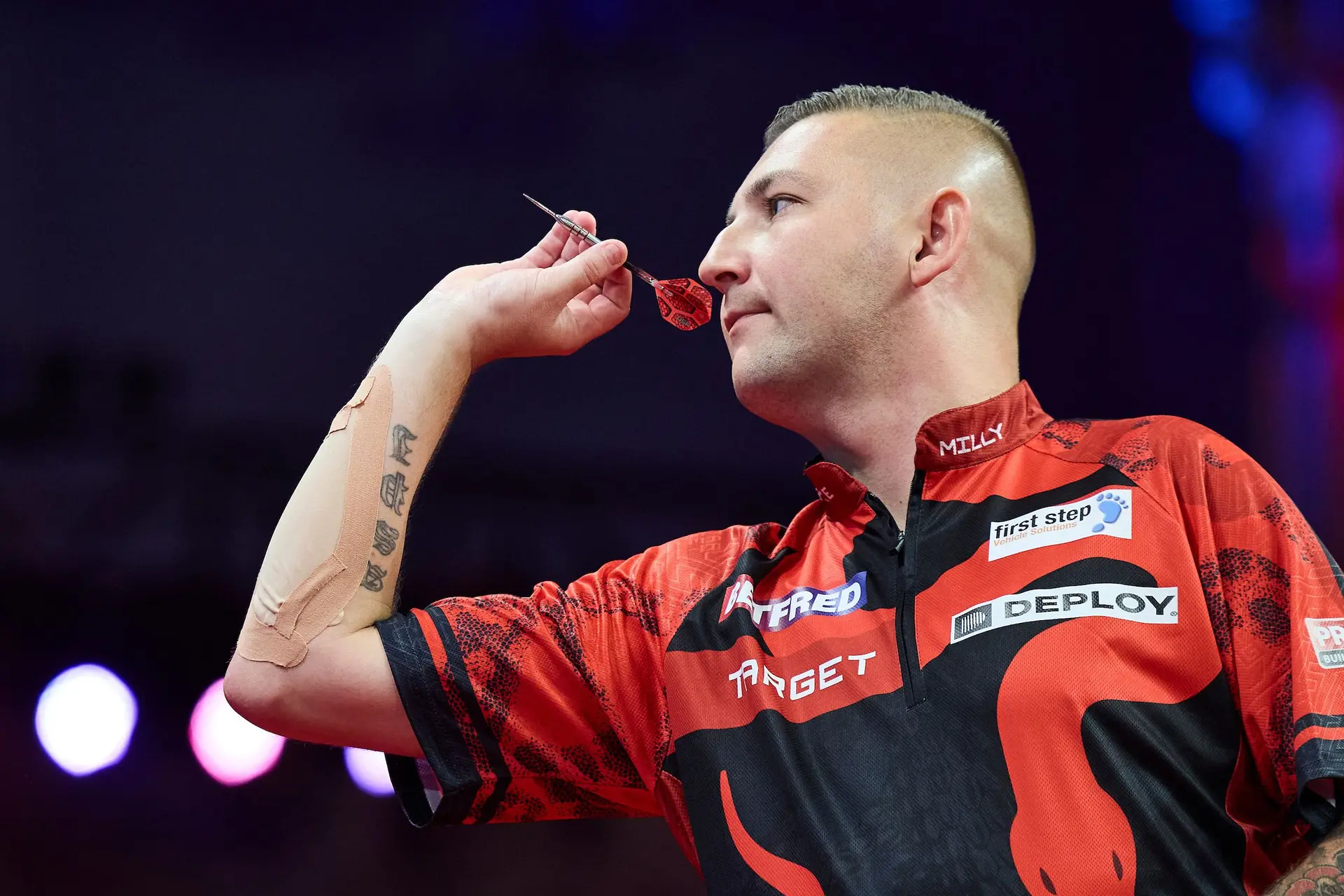 Nathan Aspinall twee tot drie maanden uit de running na World Matchplay door hersteltraject voor armblessure