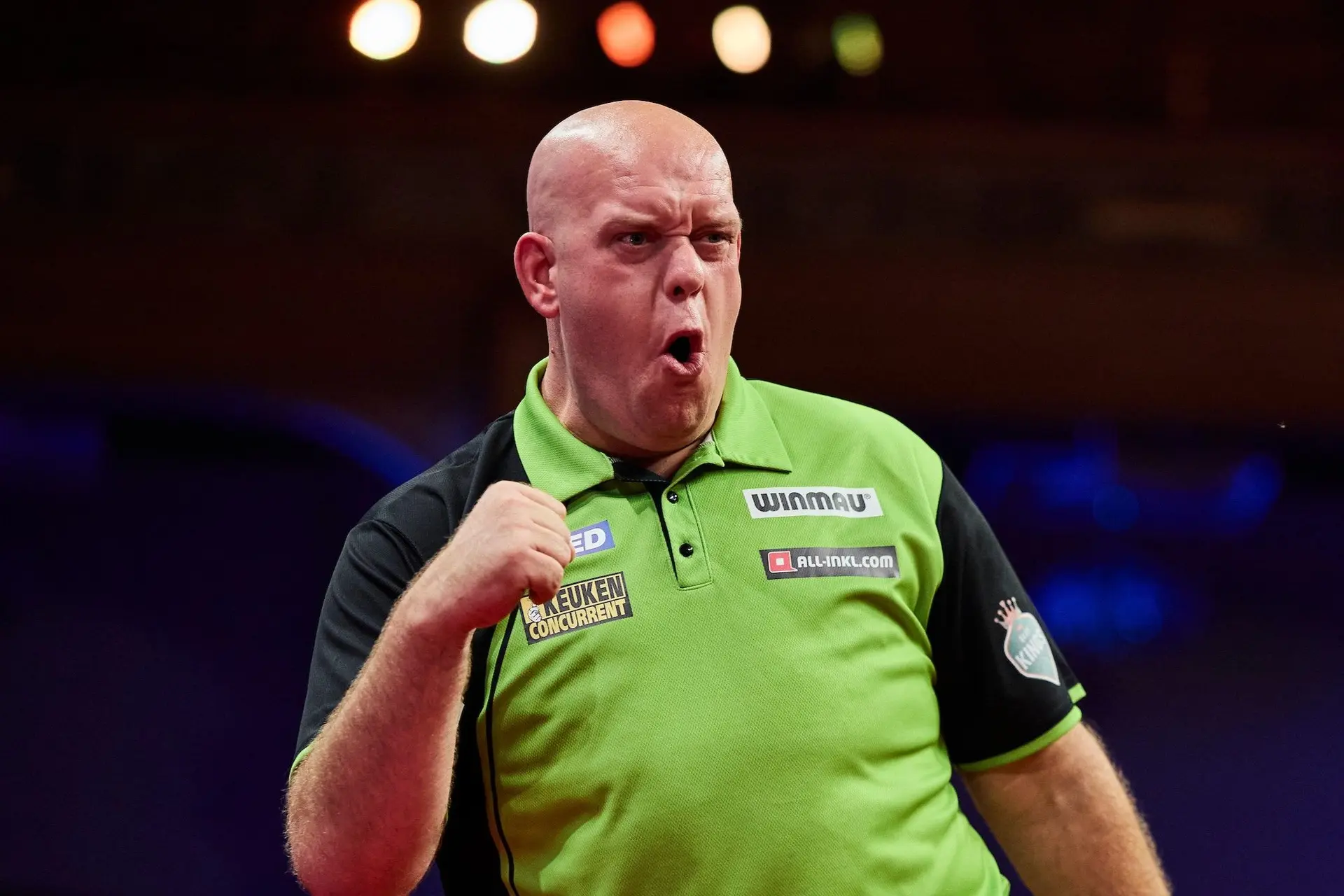 Matige Michael van Gerwen verslaat Jonny Clayton in eerste ronde van de World Series of Darts Finals