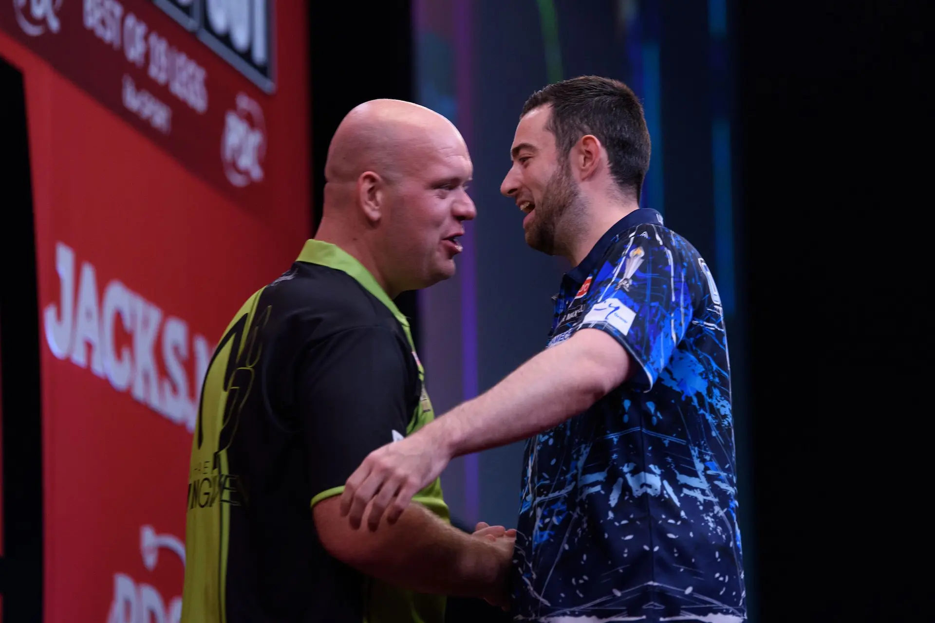 TV-gids European Darts Trophy 2025: dit zijn de uitzendtijden van Viaplay dit weekend