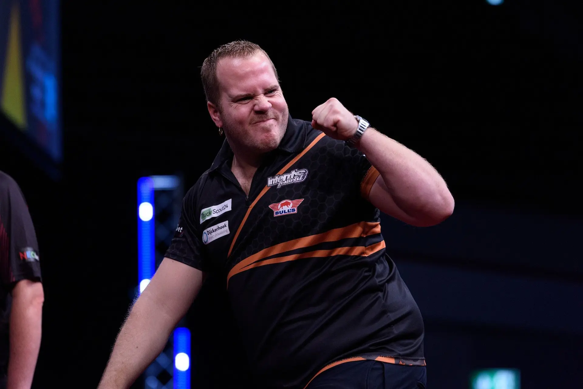 Dirk van Duijvenbode ten koste van Jermaine Wattimena naar kwartfinale op Players Championship Finals