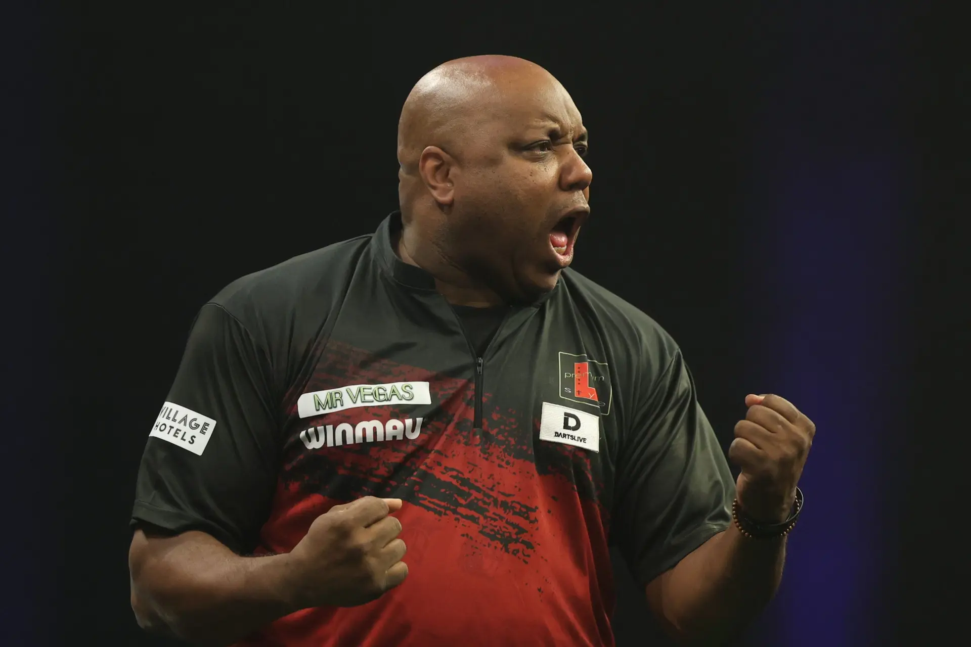 WK Darts eindigt in tranen voor Cameron Menzies na verlies tegen Leonard Gates in eerste ronde