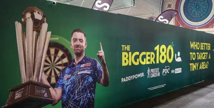 Darters halen op WK Darts al meer dan half miljoen pond op voor schenking aan goed doel