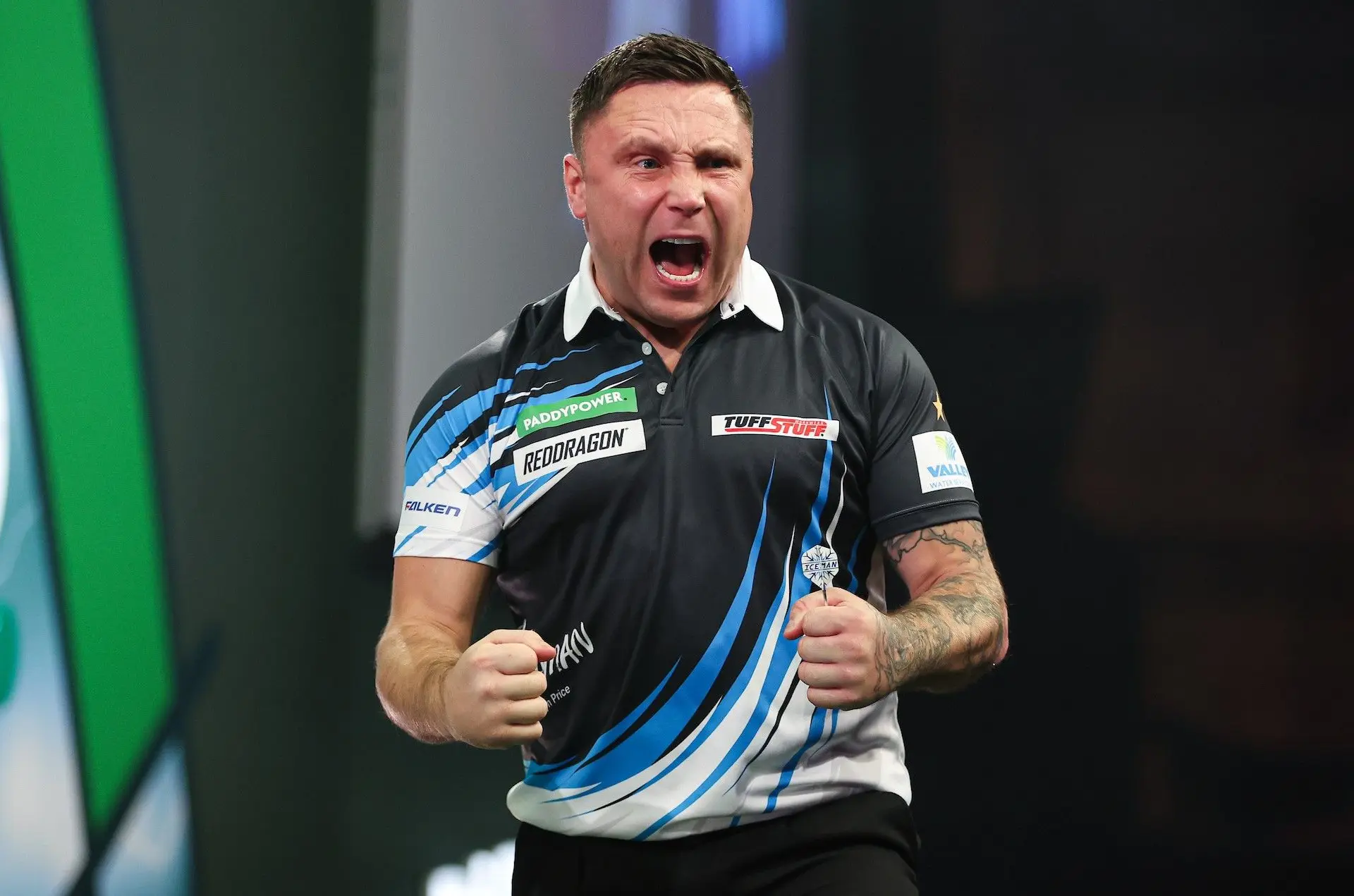 Gerwyn Price zegeviert op Night 12 van de Premier League Darts in Liverpool
