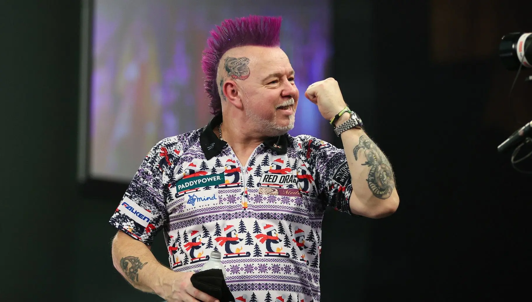 Peter Wright doet al zijn prijzen en pijlen weg: ''Ik wil dit jaar nieuwe trofeeën''