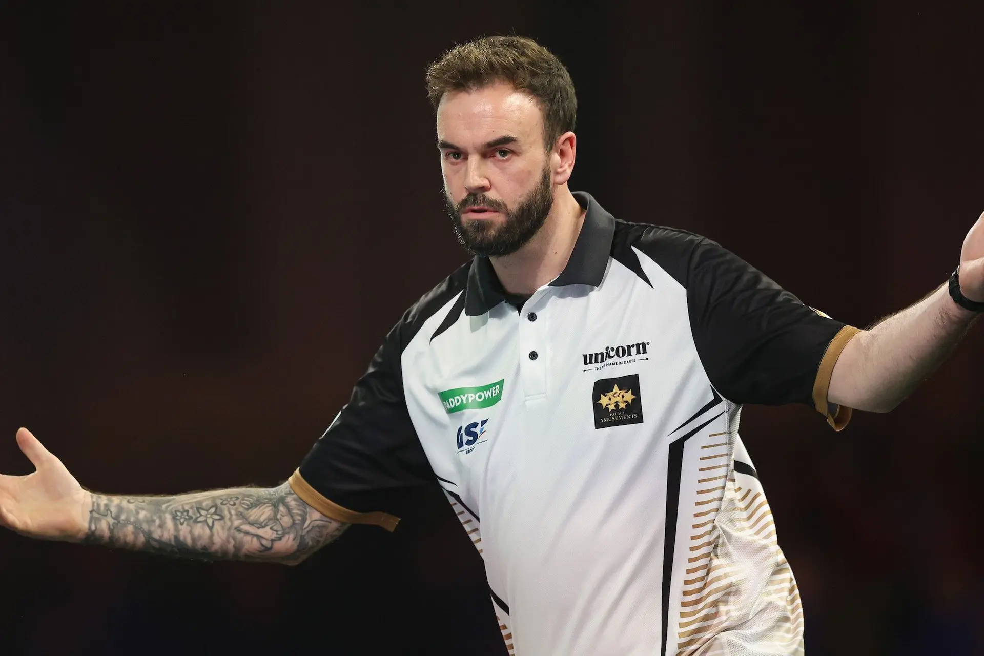 Ross Smith wint op bizarre wijze Players Championship-titel na twee negendarters en 24 gewonnen legs op rij