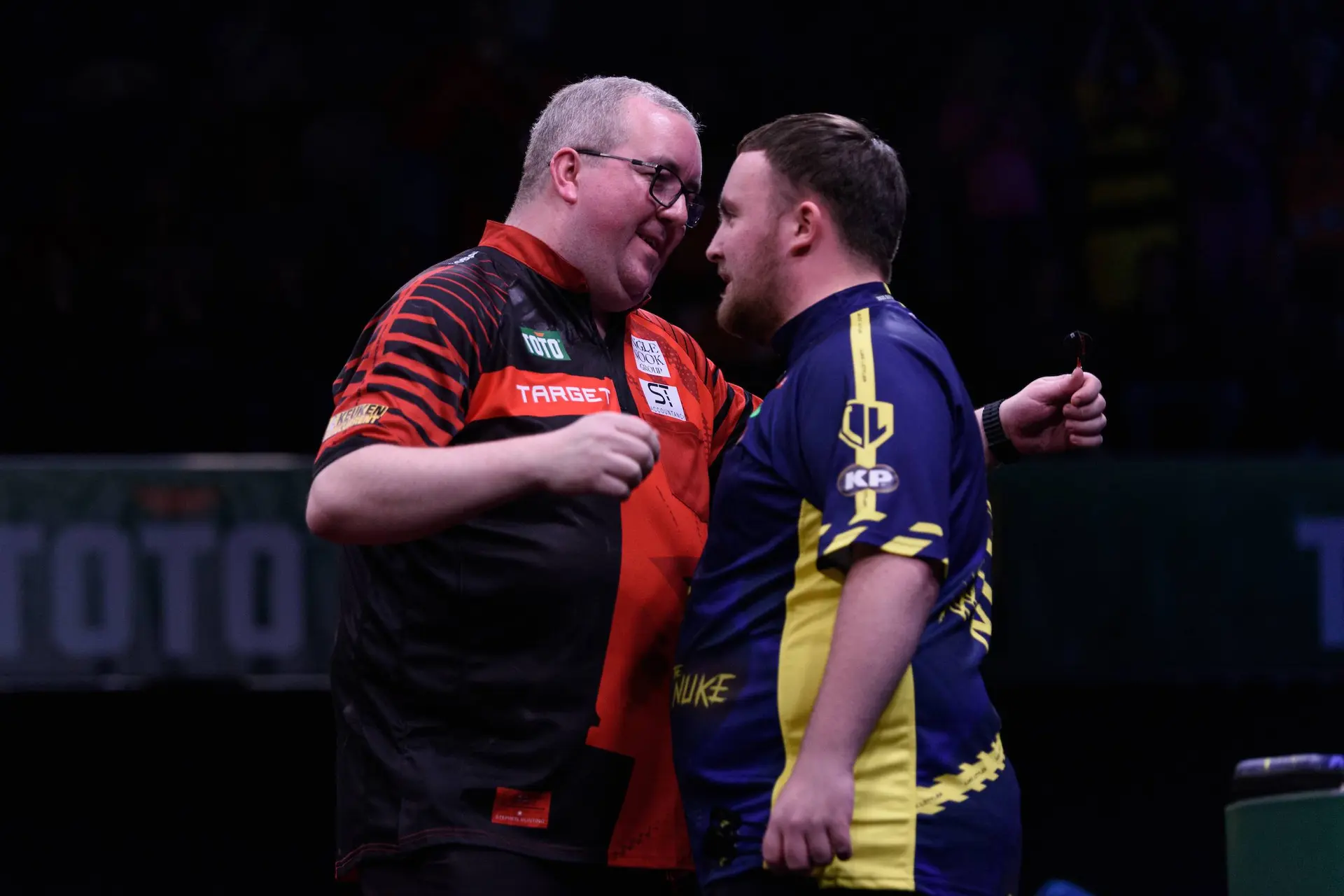 Stephen Bunting reageert scherp op Duitsland-boycot van Luke Littler: ''Dat betekent dat ik meedoe aan de World Cup of Darts”