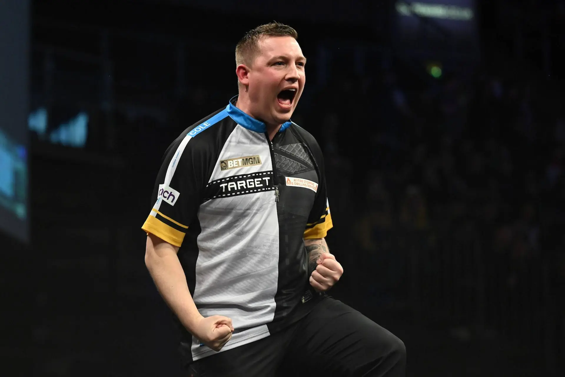 Chris Dobey slaat toe in Rotterdam en wint allereerste Premier League-weektitel, Michael van Gerwen stelt teleur in Ahoy
