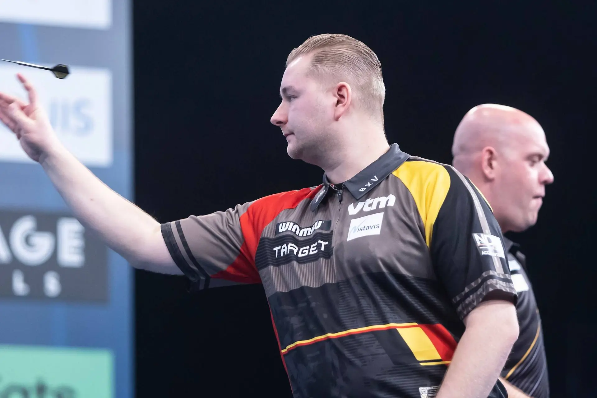 Dimitri van den Bergh wint voor het eerst in bijna zeven jaar van Michael van Gerwen op Winmau World Masters