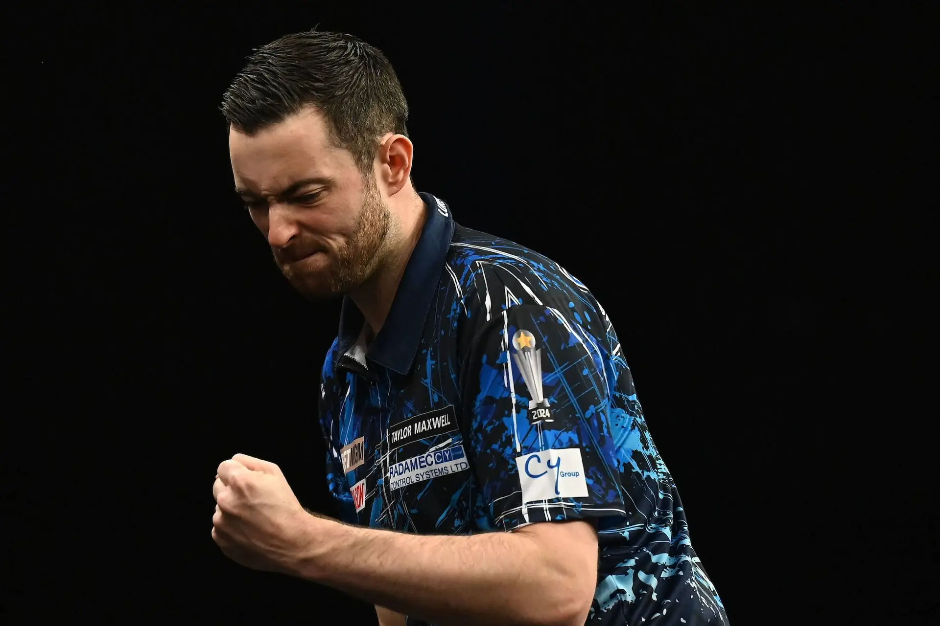 Luke Humphries pakt de eindzege op vierde speeldag van Premier League Darts