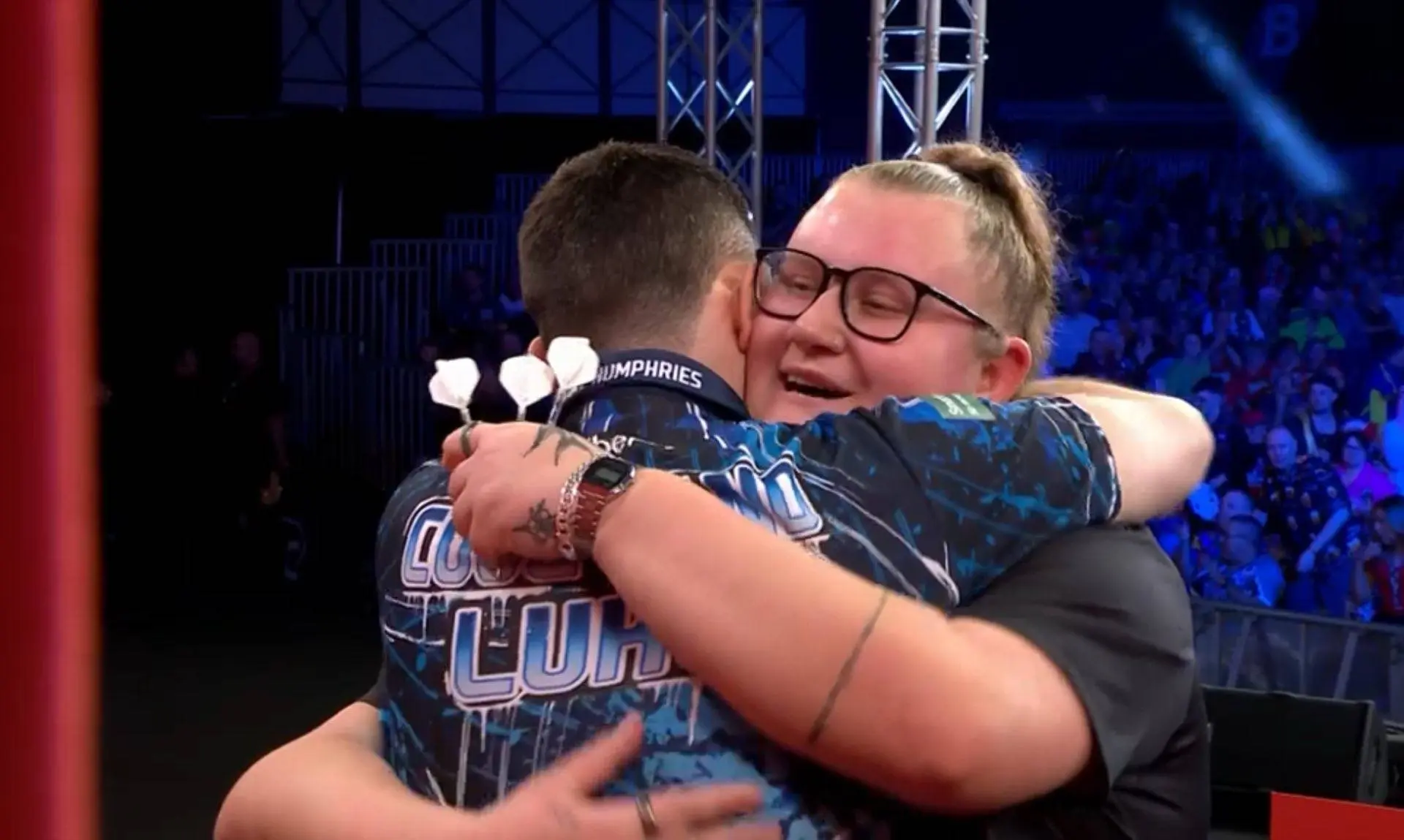 Luke Humphries vol lof over Beau Greaves na titanenstrijd: ''Ze hoort thuis in het topdarts''