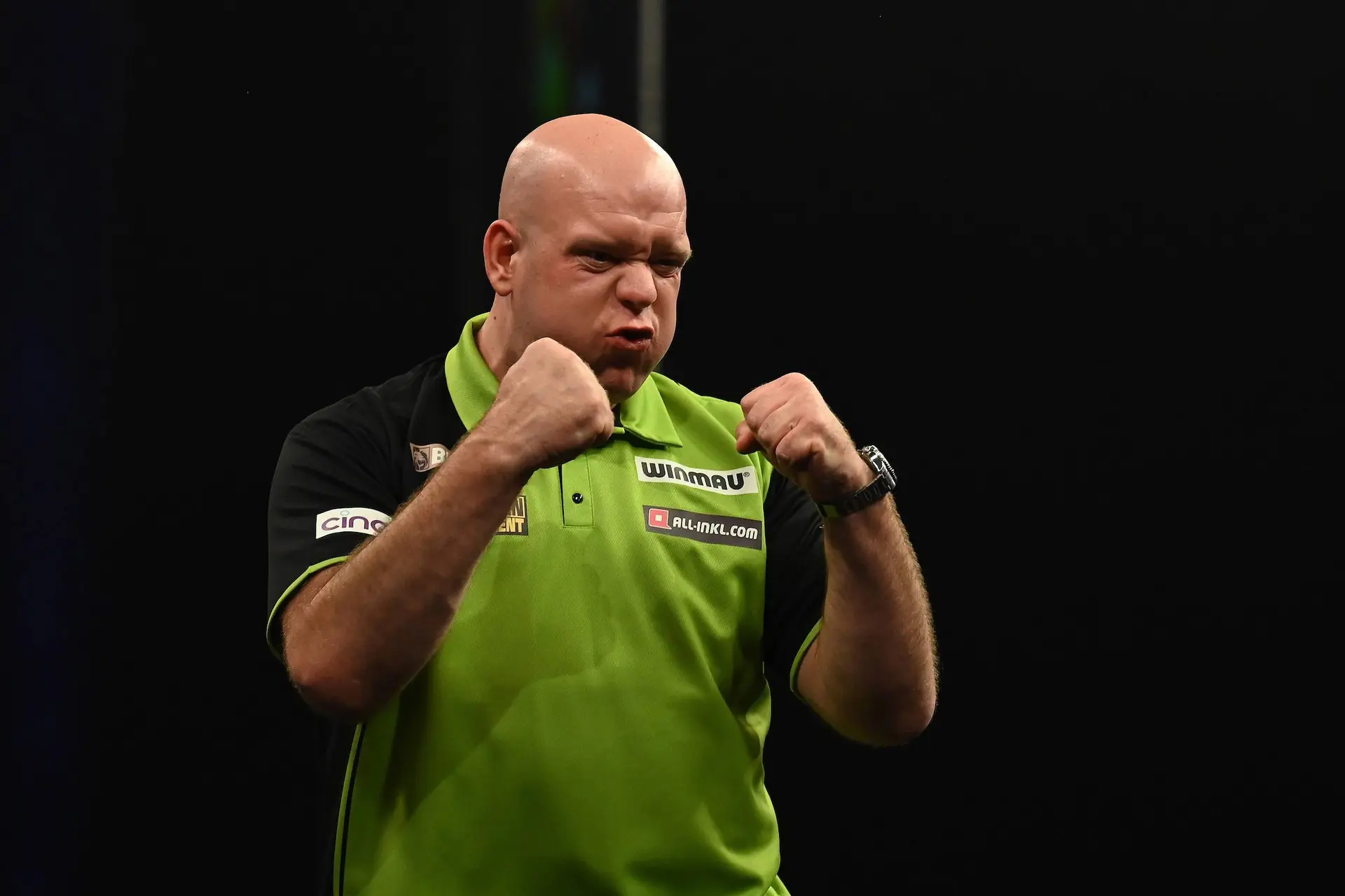 De Decker zet ijzersterke reeks voort, opgeluchte Van Gerwen voorkomt stunt in mooi duel met Springer