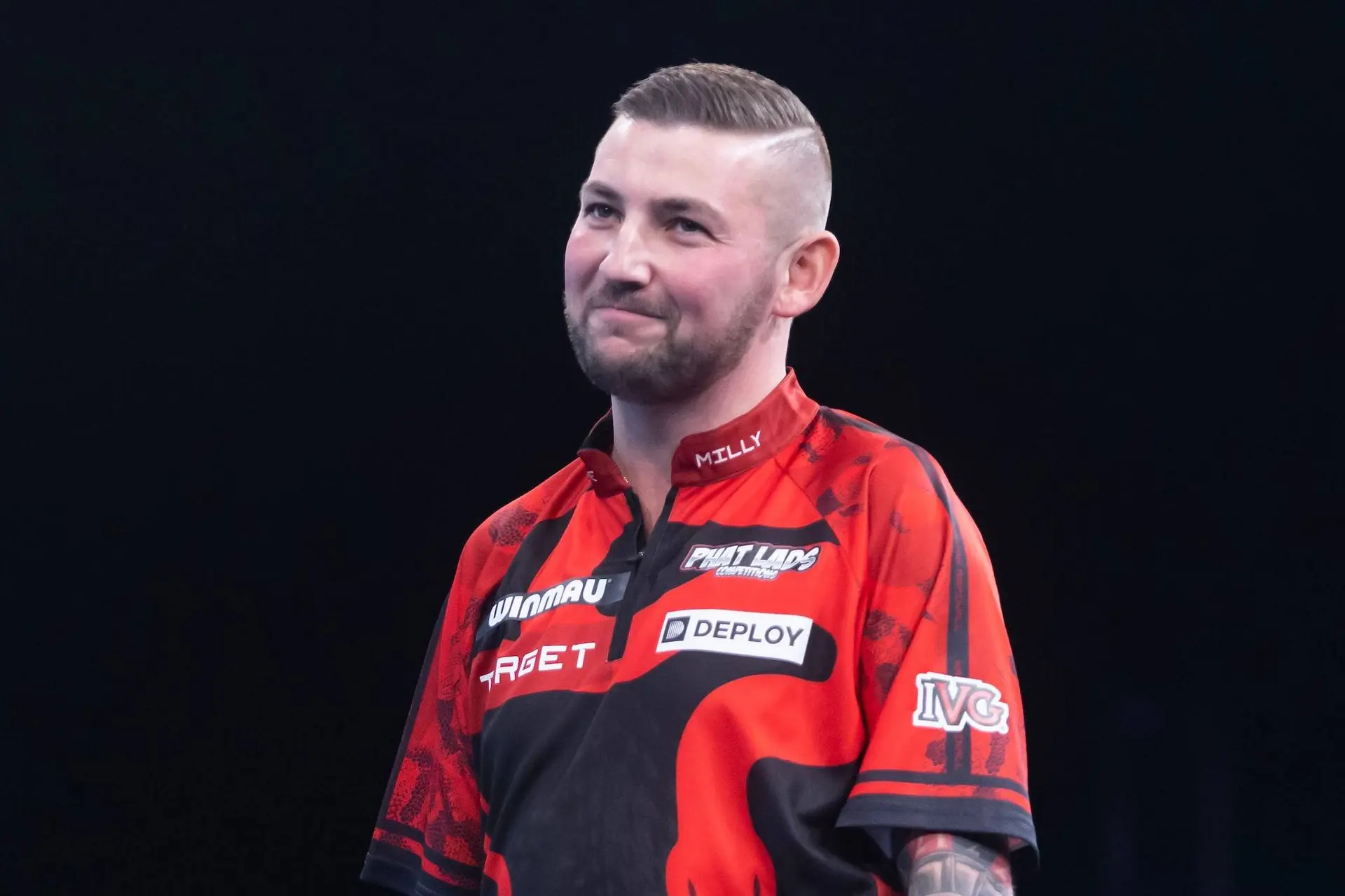 Nathan Aspinall openhartig over darteritus: ''Het is als een paniekaanval op het podium''