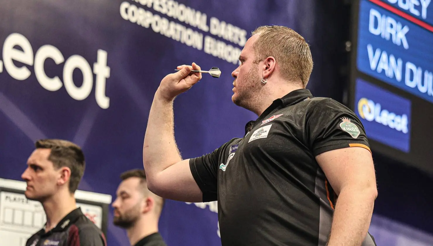 LIVEBLOG Belgian Darts Open 2025: Van Duijvenbode uitgeschakeld na gemiste matchdarts, vanavond kwartfinales zonder Nederlanders