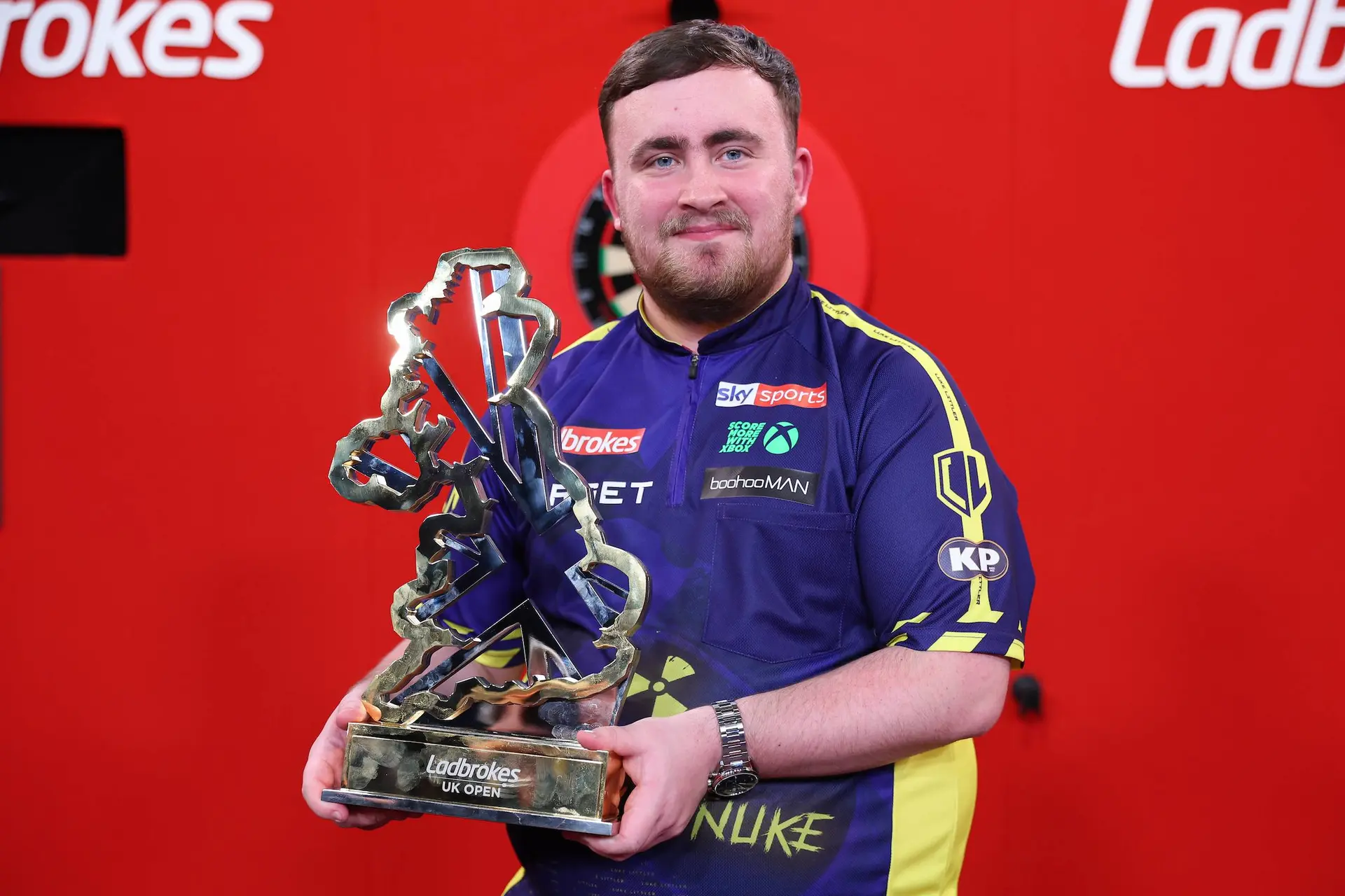 Luke Littler prolongeert titel op UK Open na opnieuw zege op James Wade in finale