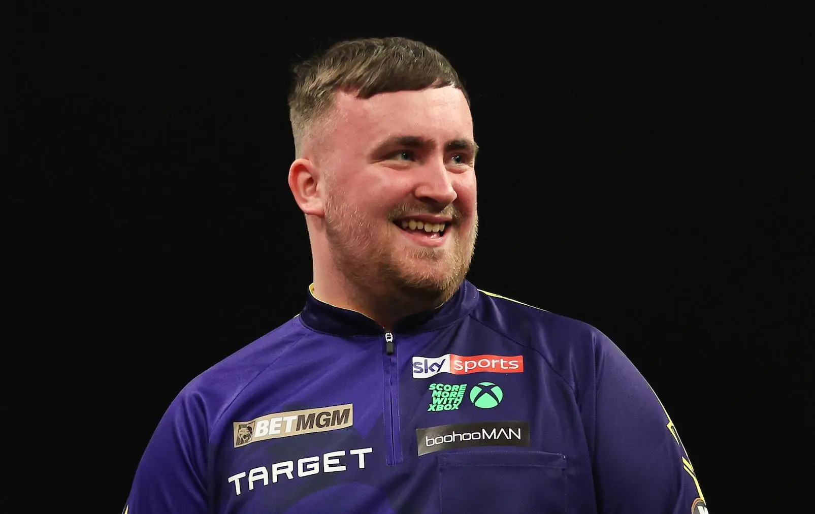 Premier League Darts stevent af op recordjaar na negendarter van Luke Littler in Cardiff
