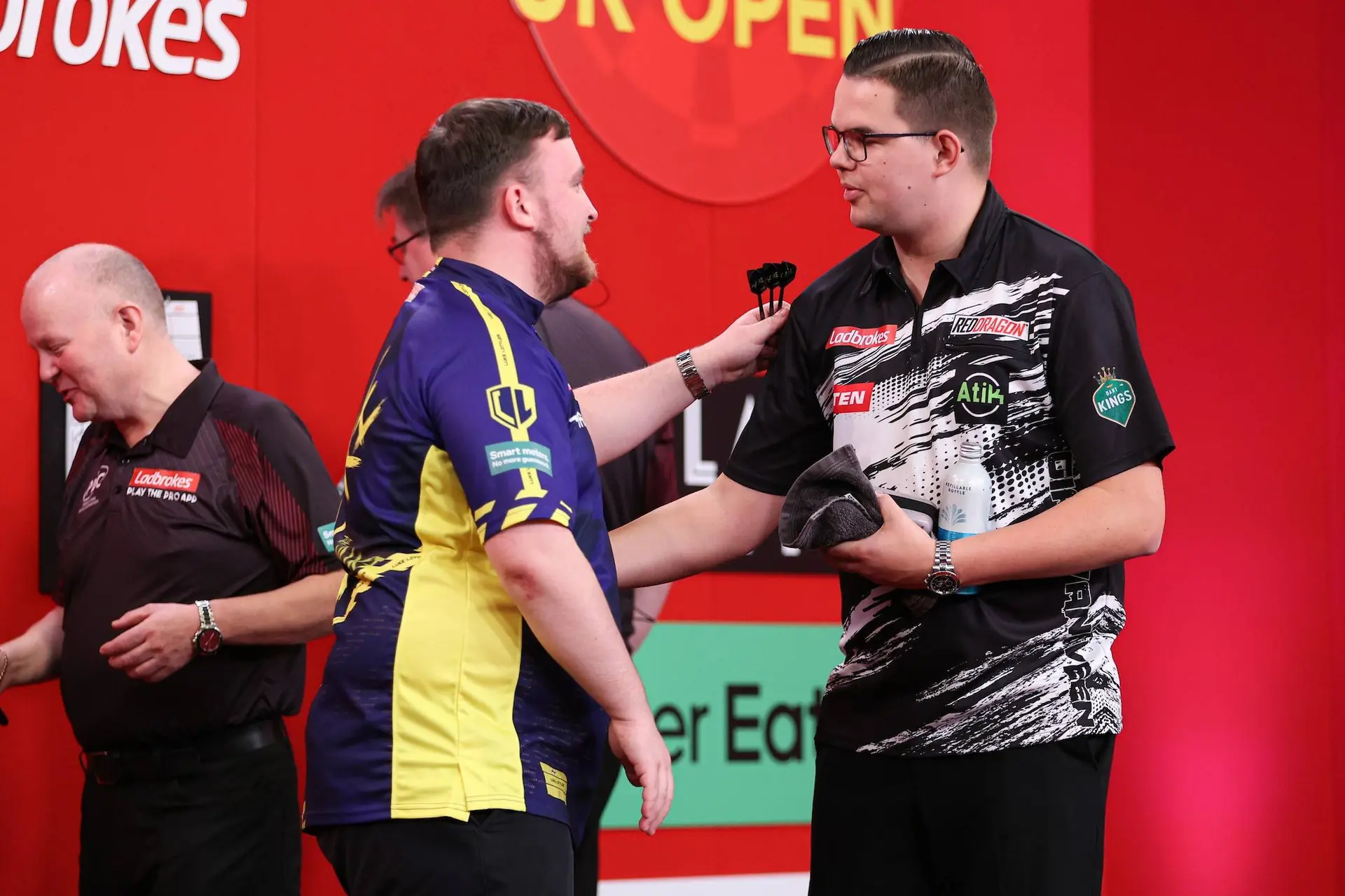 Gian van Veen droomt van jarenlange rivaliteit met Luke Littler: "Ik hoop dat we samen de dartswereld gaan domineren"