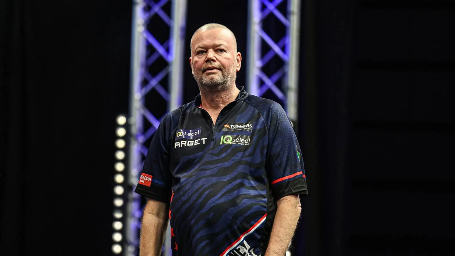 Raymond van Barneveld bijt zich stuk op messcherpe James Wade en is uitgeschakeld op Belgian Darts Open
