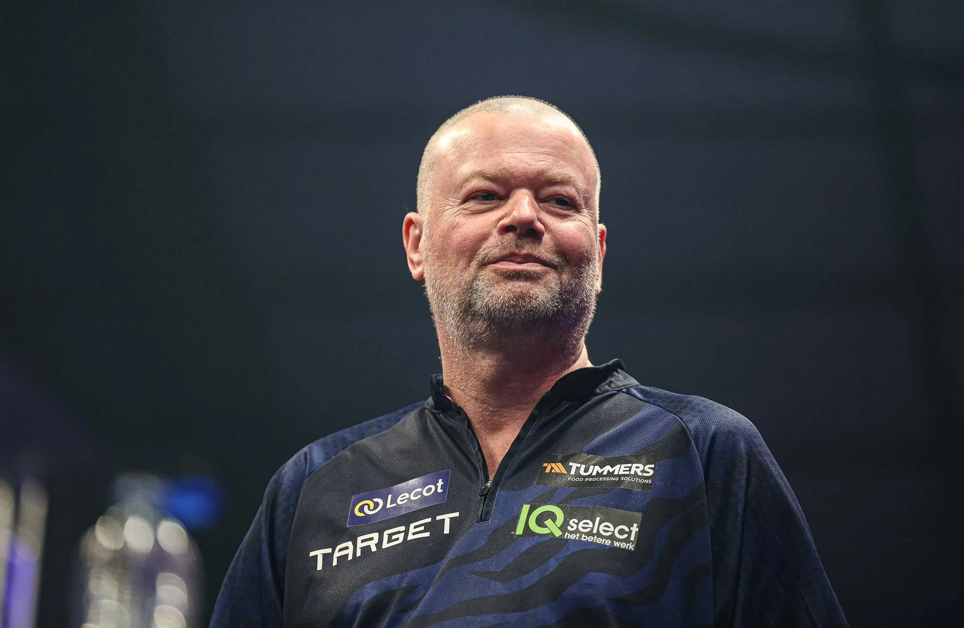 "Ik ben een oude leeuw, maar ik wil nog niet opgeven" - Raymond van Barneveld weigert handdoek in de ring te gooien en denkt nog niet aan stoppen