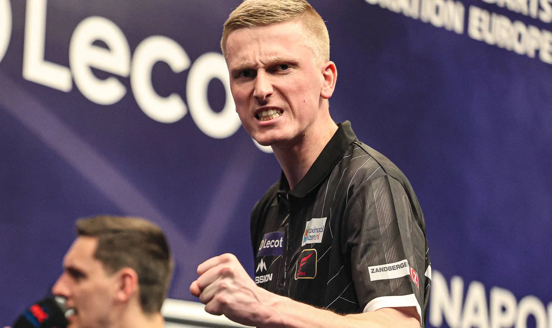 Wessel Nijman knikkert Danny Noppert in beslissende leg uit de European Darts Trophy