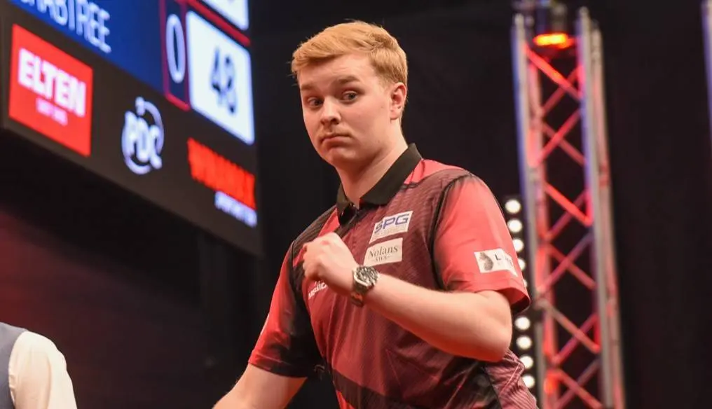 PDC Development Tour Order of Merit update: Cam Crabtree zit Beau Greaves op de hielen. Jurjen van der Velde naar plaats 6 gezakt