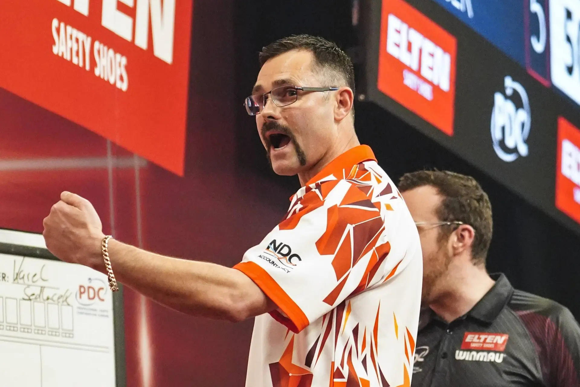 Damon Heta overleeft comeback Stephen Bunting en wint Players Championship 20