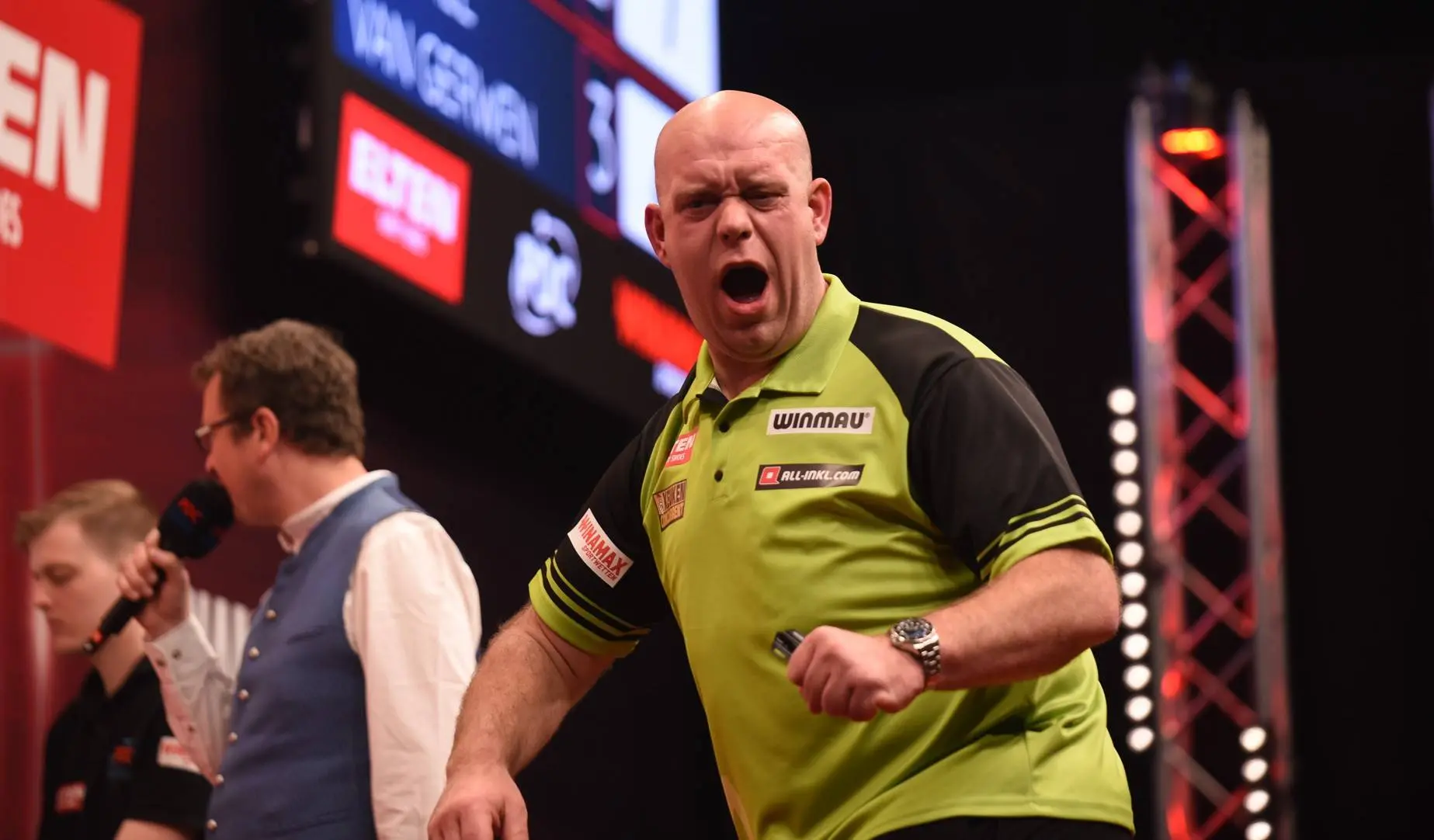 Van Gerwen klopt Van Veen in spannende finale German Darts Grand Prix en wint eindelijk eerste titel van het seizoen