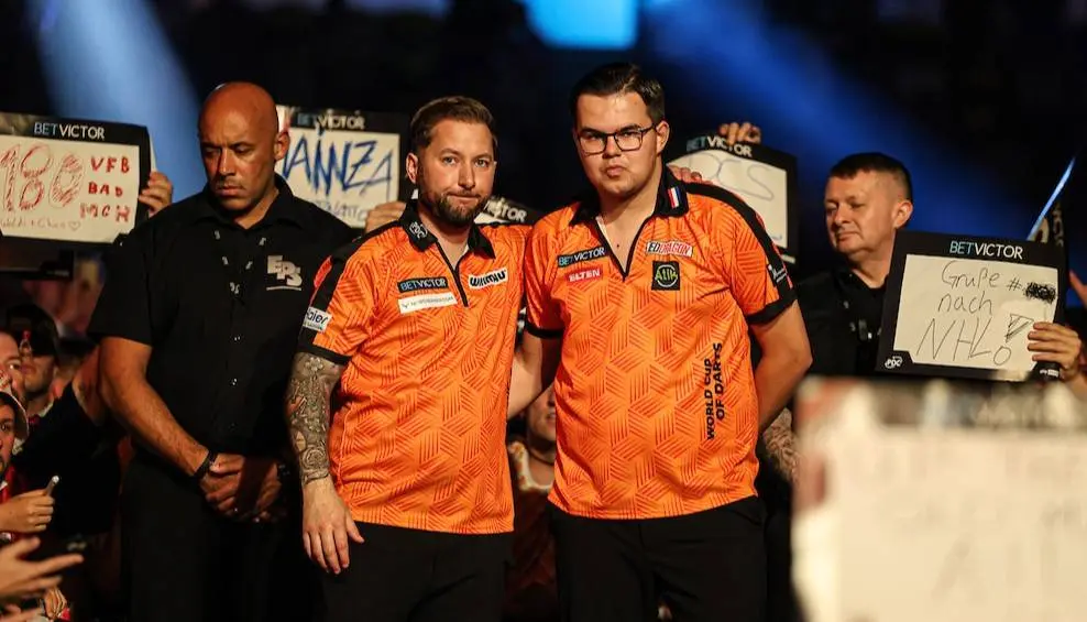 PRAAT MEE | Presteerde Oranje beter zonder Van Gerwen op de World Cup of Darts?