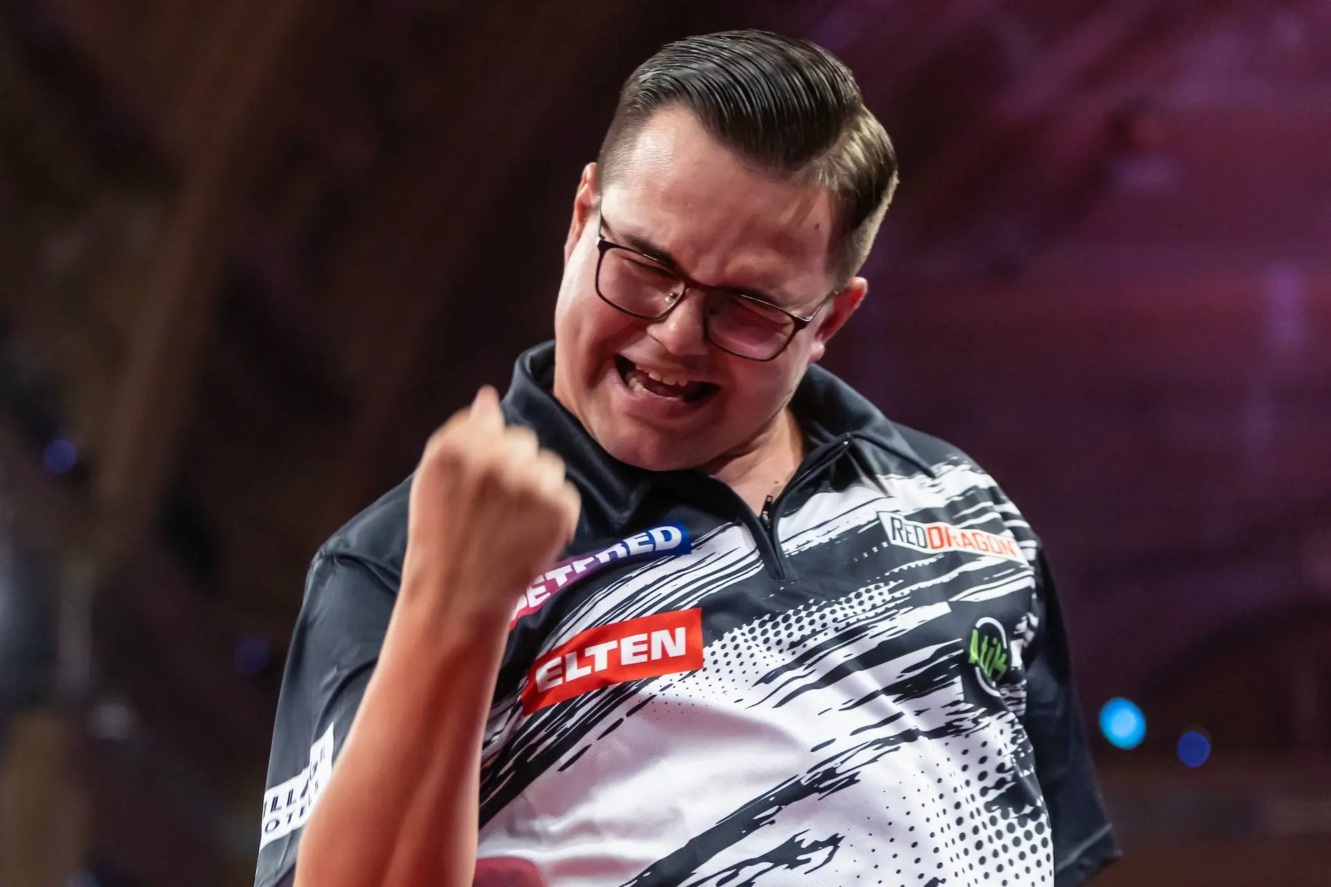 Gian van Veen stunt tegen Luke Humphries op World Matchplay; Noppert en Nijman voltooien perfecte Nederlandse avond