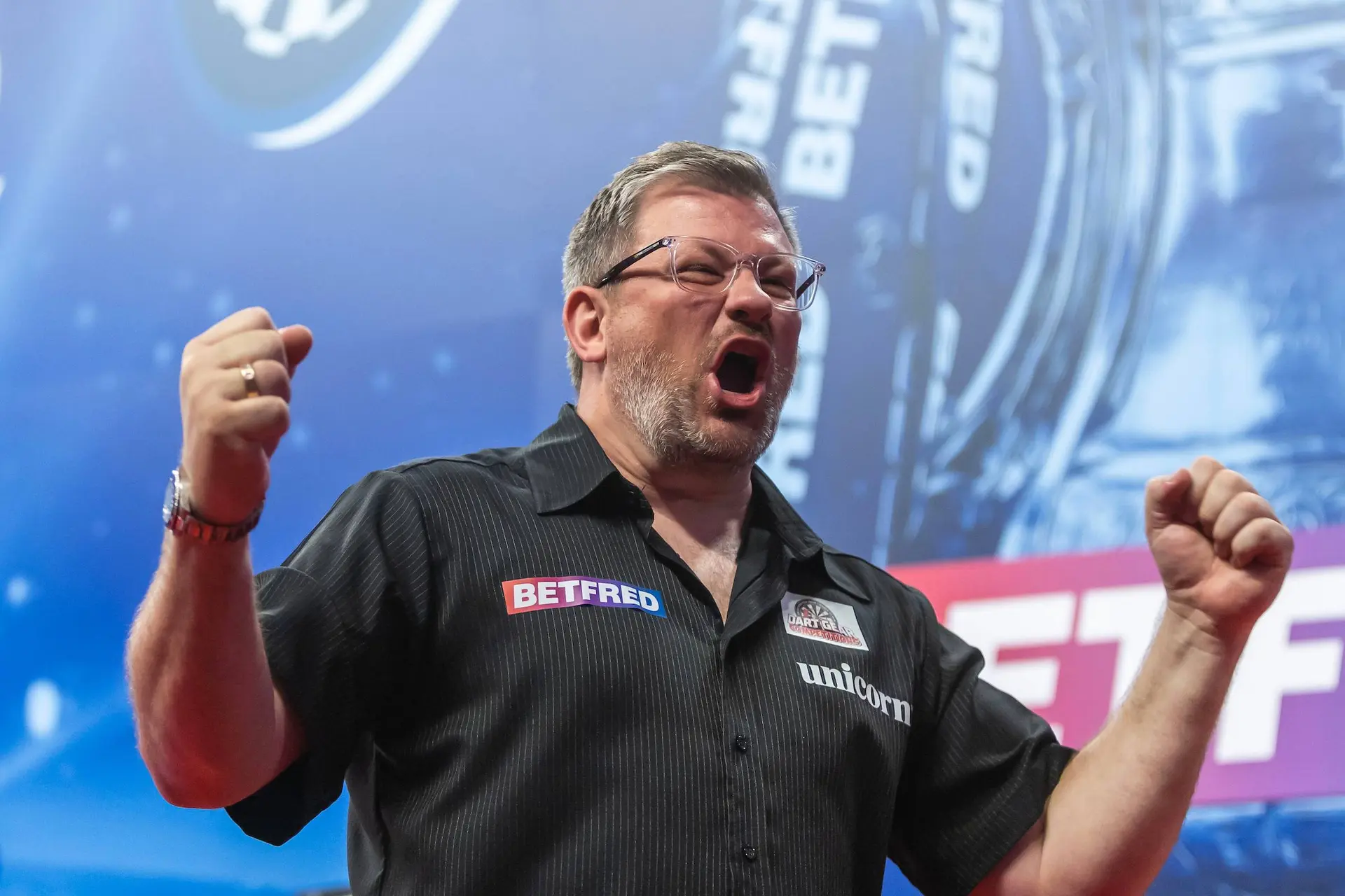 "57 pond voor slappe friet, rotte vis en meeuwen die je aanvallen" - James Wade grapt na dagje 'quality time' met gezin in Blackpool
