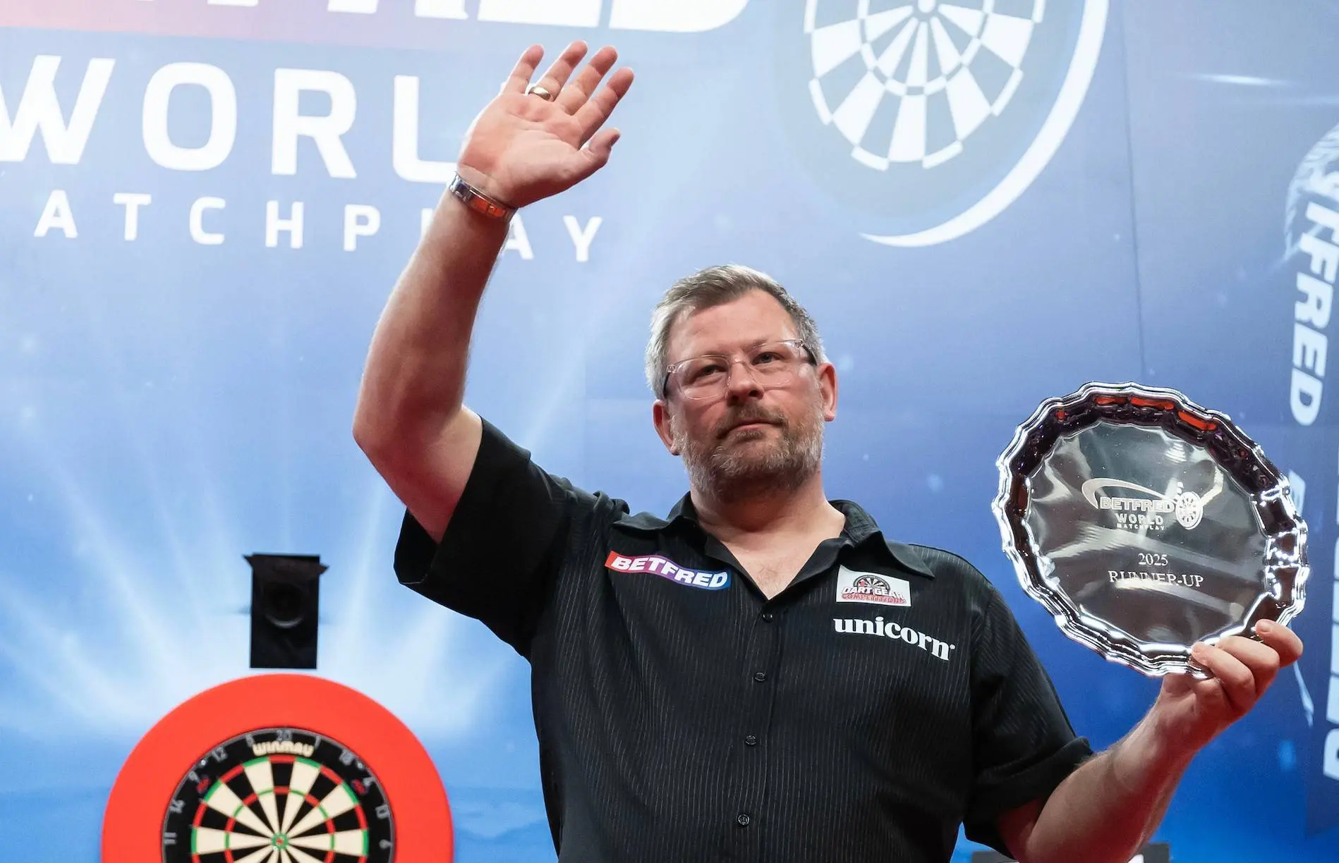 VIDEO: James Wade doet op hilarische wijze verslag van uitstapje naar een pretpark