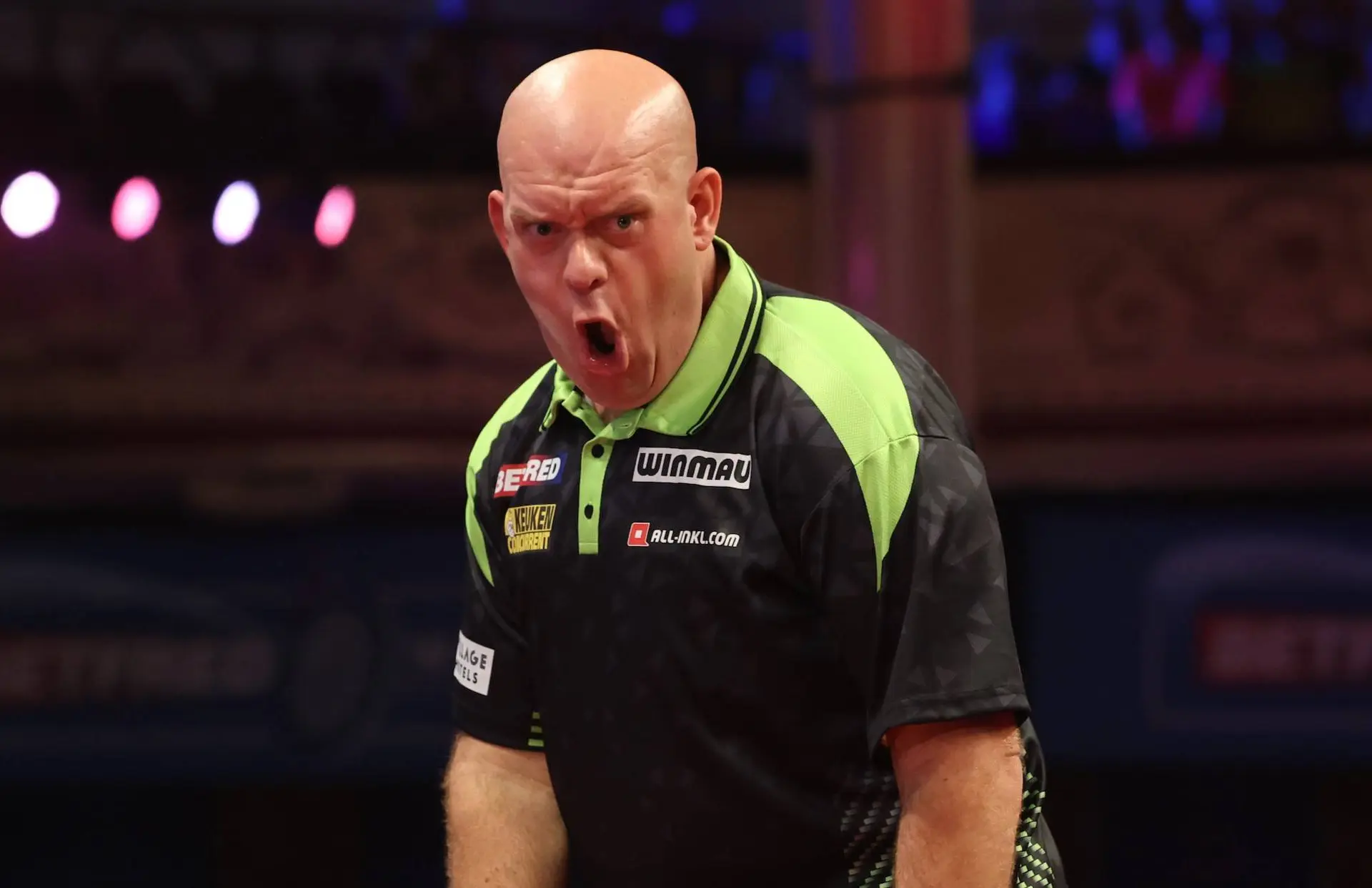 ''Het publiek in Tsjechië houdt van mij, maar ik hou nog meer van hen'' - Michael van Gerwen geniet van ambiance op Czech Darts Open
