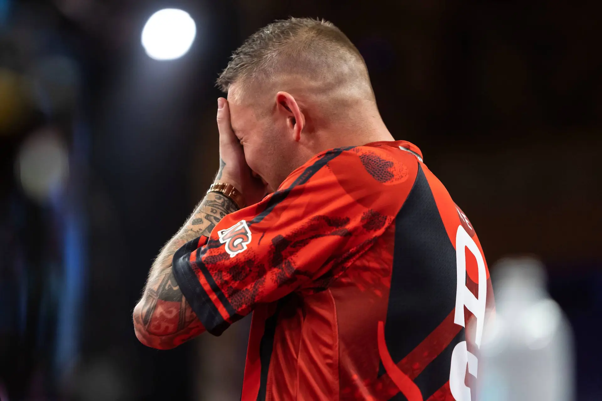''Ben er echt kapot van dat ik gisteren verloren heb'' - Nathan Aspinall baalt stevig na nederlaag maar toont zich ook sportief verliezer