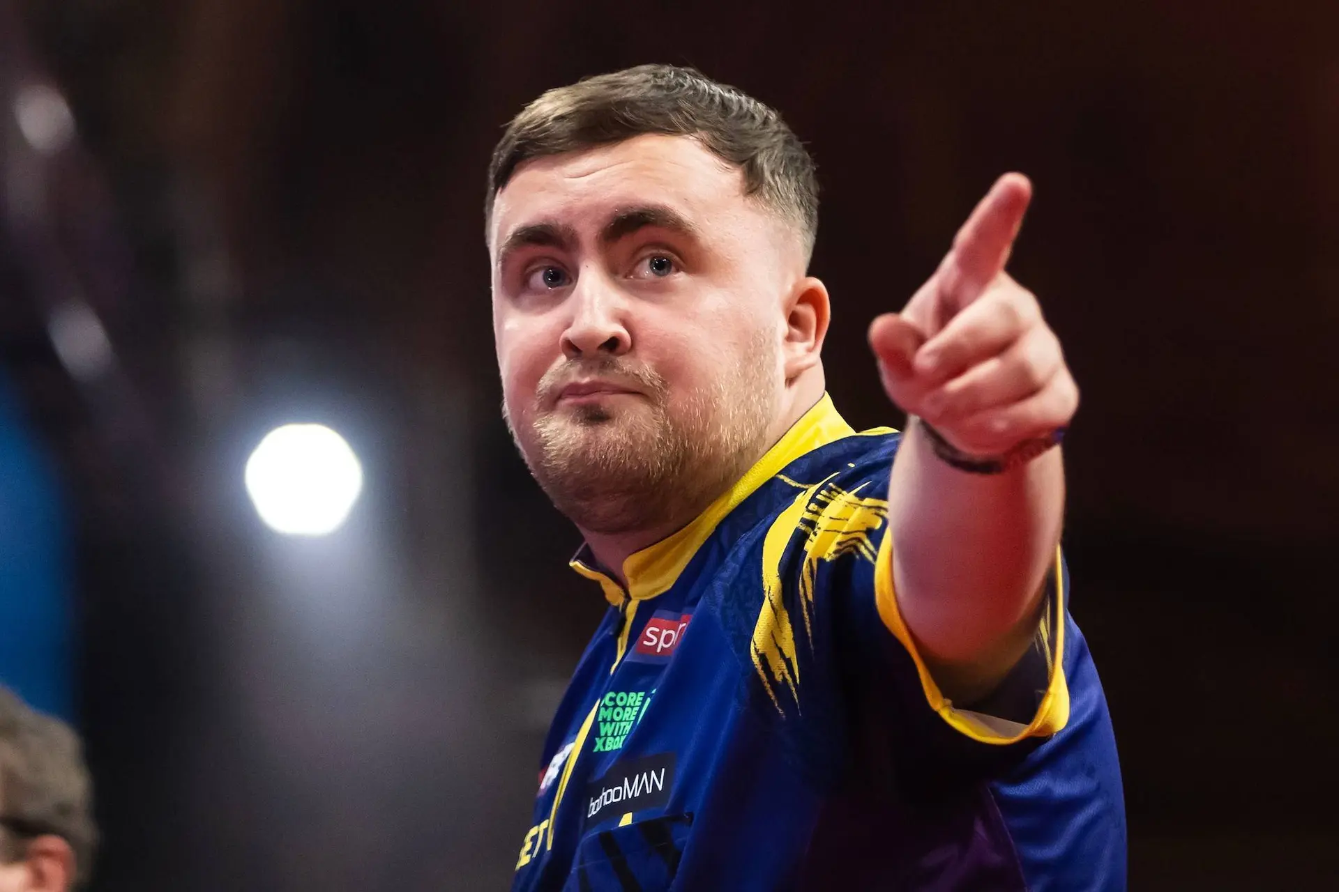 Luke Littler wint Flanders Darts Trophy na heerlijke finale en maakt 'Belgische dubbel' compleet