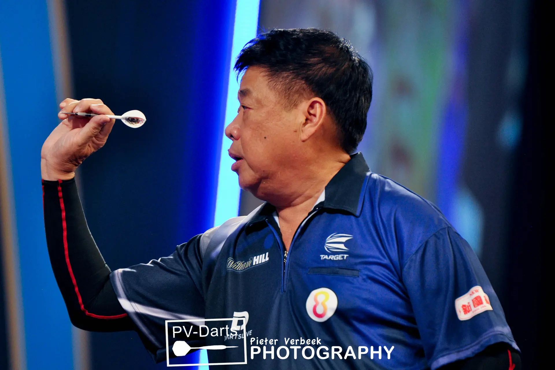 Paul Lim schrijft geschiedenis en plaatst zich op 71-jarige leeftijd voor het WK Darts