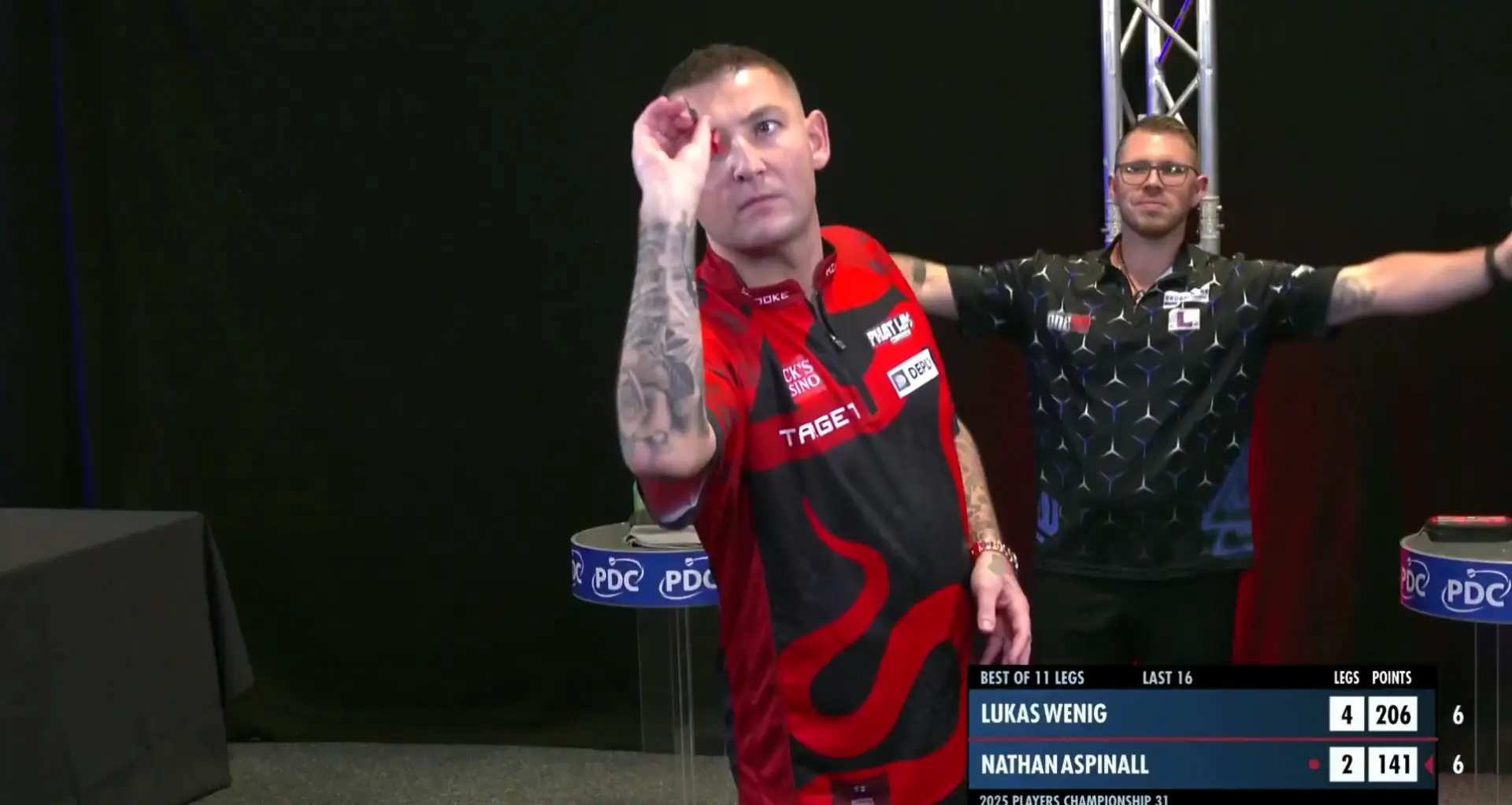 Twee negendarters in één dag: Nathan Aspinall gooit tweede perfecte leg op Players Championship 31