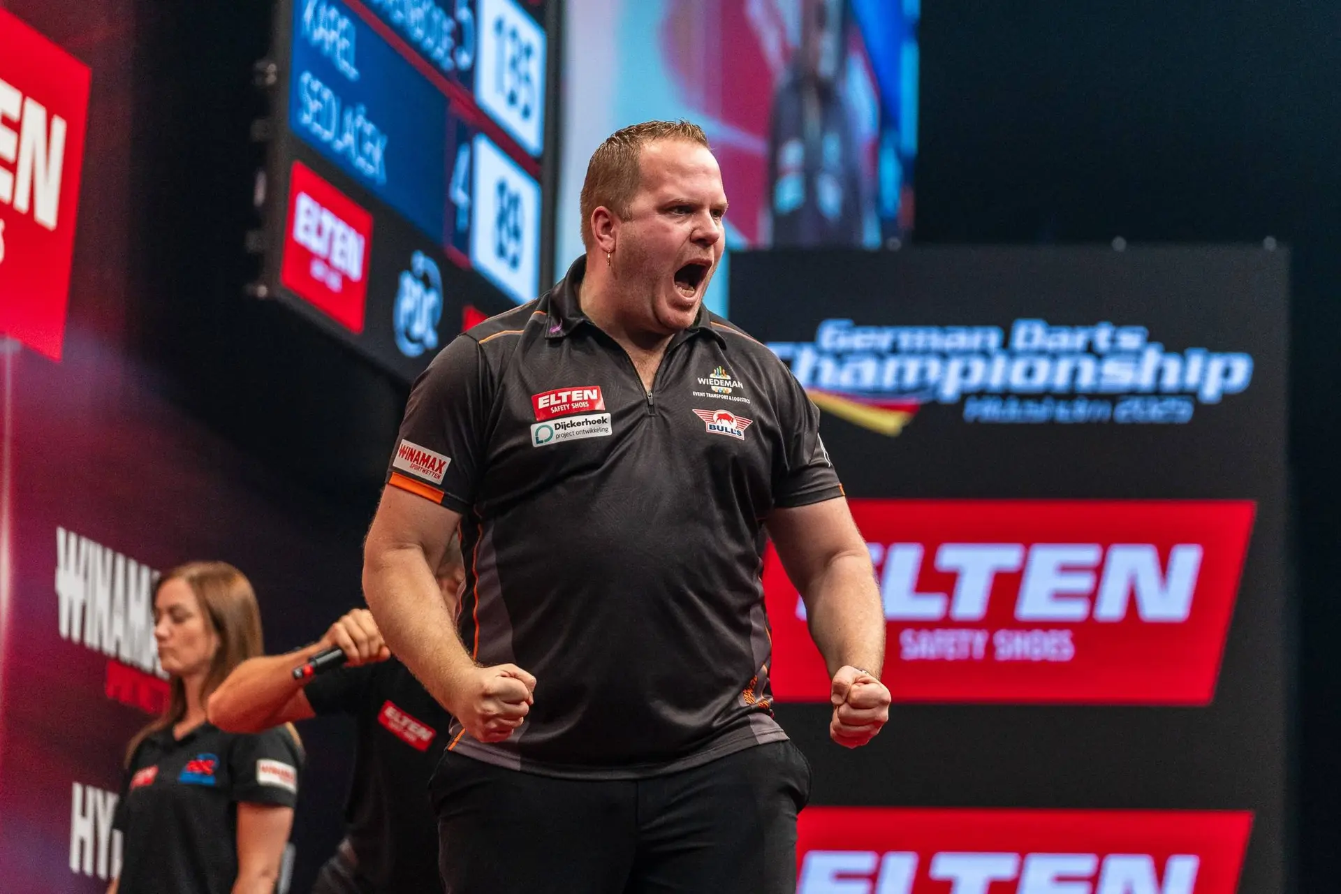 Live German Darts Championship 2025: Van Duijvenbode knokt zich langs Schindler in leg-decider, vier Nederlanders in kwartfinale