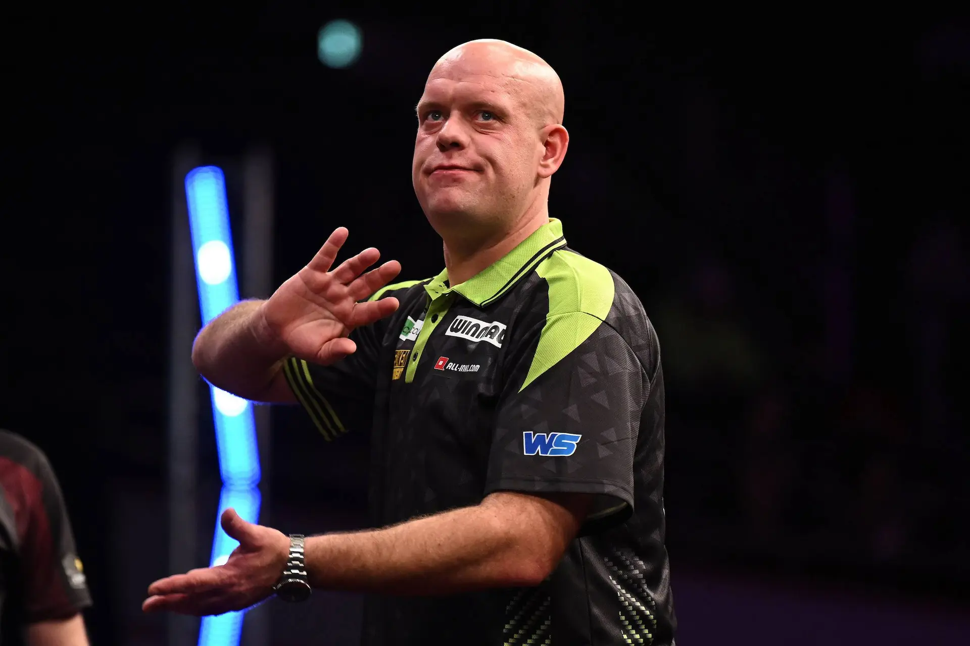 “Hij kan nog niet goed omgaan met die klapjes” - Van der Voort ziet nog onzekerheid bij Van Gerwen