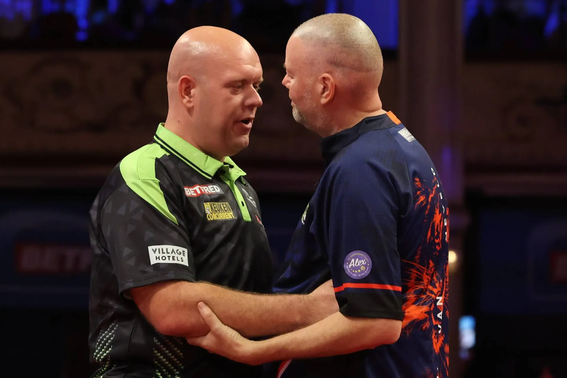 Van Barneveld of Van Gerwen: wie is de beste Nederlandse darter ooit? "We vergelijken eigenlijk twee totaal verschillende tijdperken"
