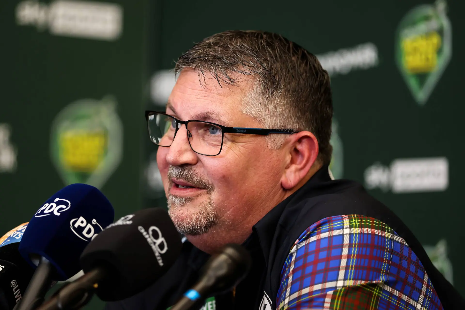 "Drieënhalf uur in de rij staan…  Dat is gewoon te veel, als dat weer gebeurt, dan zien ze me niet meer terug" - Gary Anderson is de volgende speler die een boycot van de European Tour overweegt vanwege vertragingen bij de douane