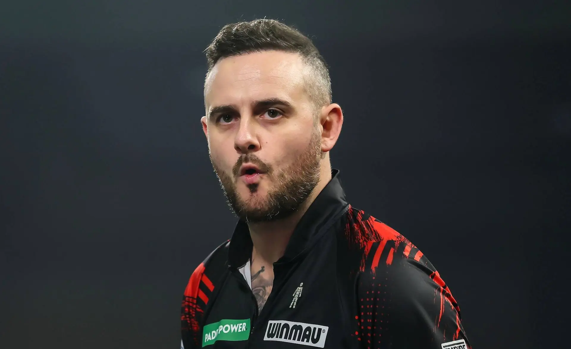 Joe Cullen woedend op 'valsspeler' Mensur Suljovic na verloren WK-duel: ''Als dit darts is, hoef ik er geen deel van uit te maken''