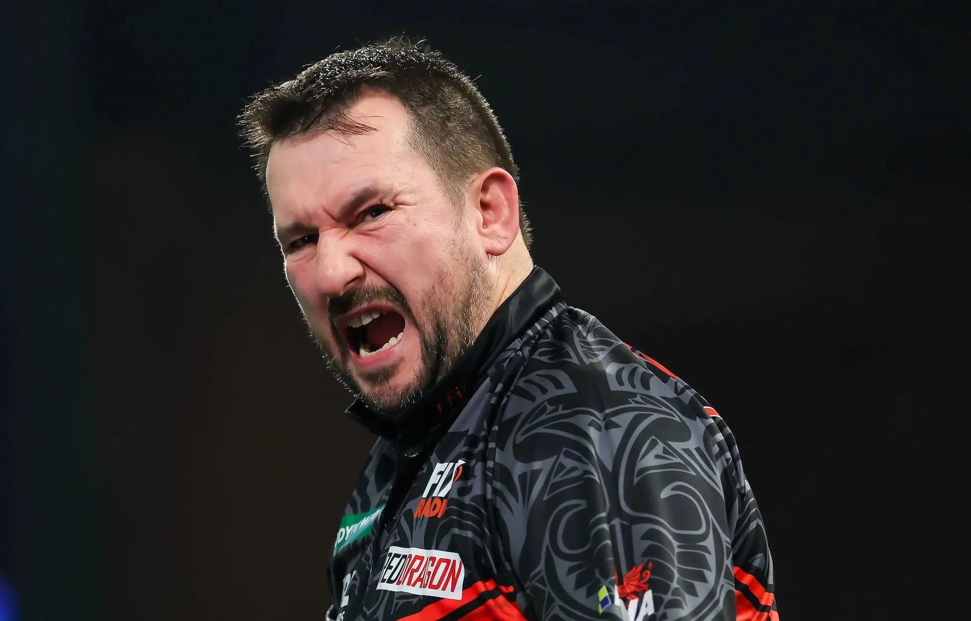 LIVE Premier League Darts Avond 1: Clayton is terug en klopt debutant Rock met gemiddelde van bijna 110