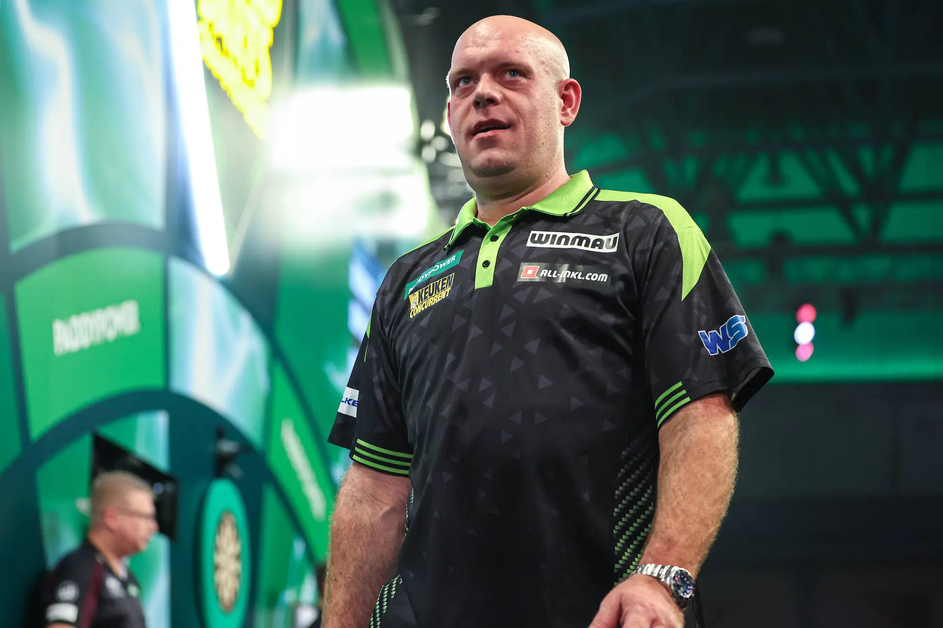 "Als je op een 4-0 achterstand komt tegen hem, wordt het wel heel lastig" - Michael van Gerwen gaat onderuit tegen Luke Littler in finale Saudi Arabia Darts Masters