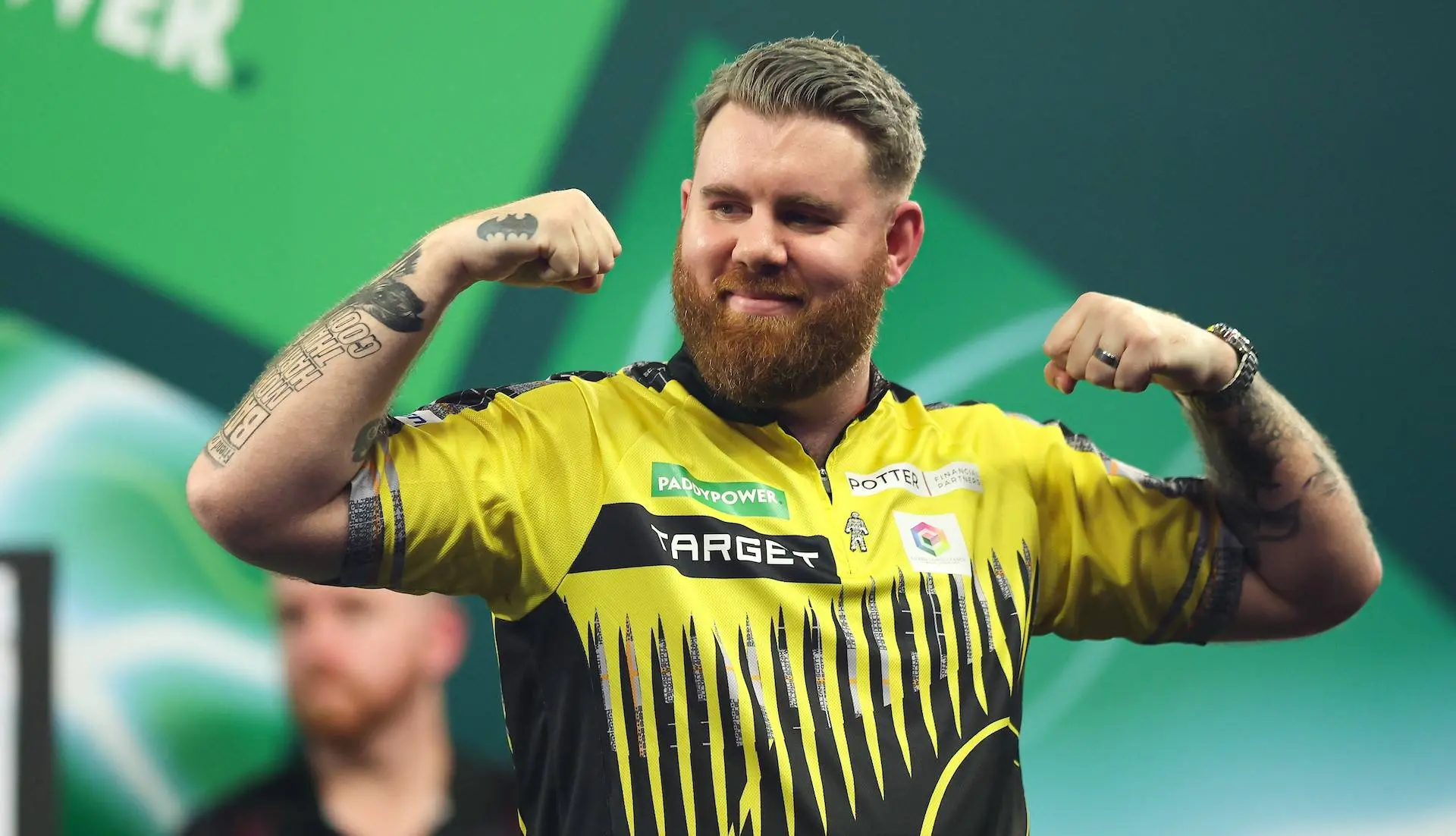 Showman Scott Williams in stijl langs Filipijn op WK Darts; Chris Dobey moet één setje afstaan tegen Chinees