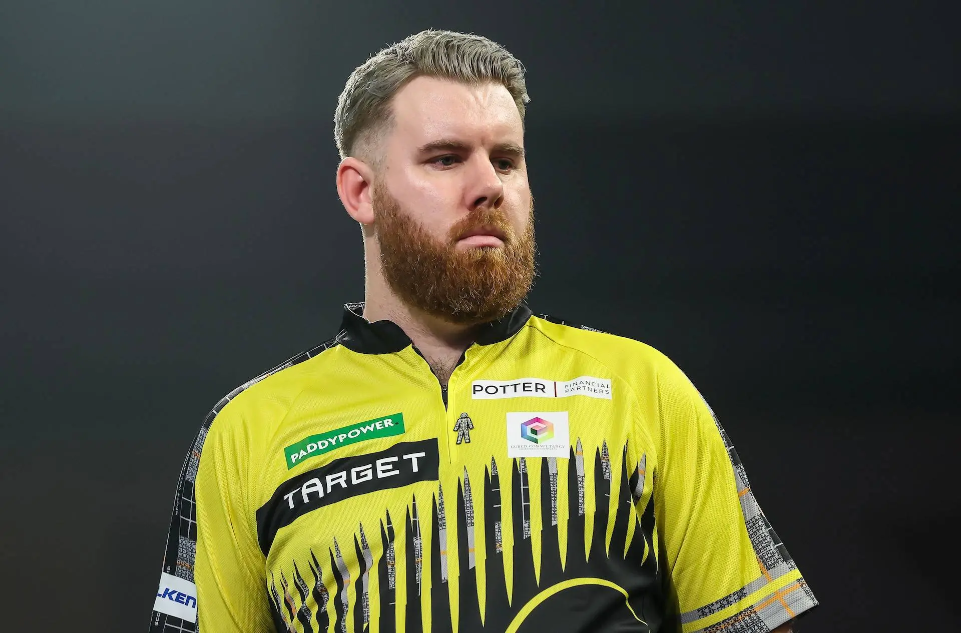 Darter Scott Williams heeft last van geslachtsdeel na opmerkelijk uitstapje naar curling: ''Het is de meest belachelijke sport''